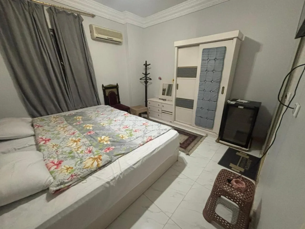 Bed in Falcon pyramids inn