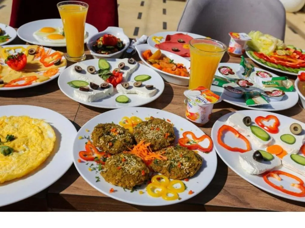 Food and drinks in Falcon pyramids inn