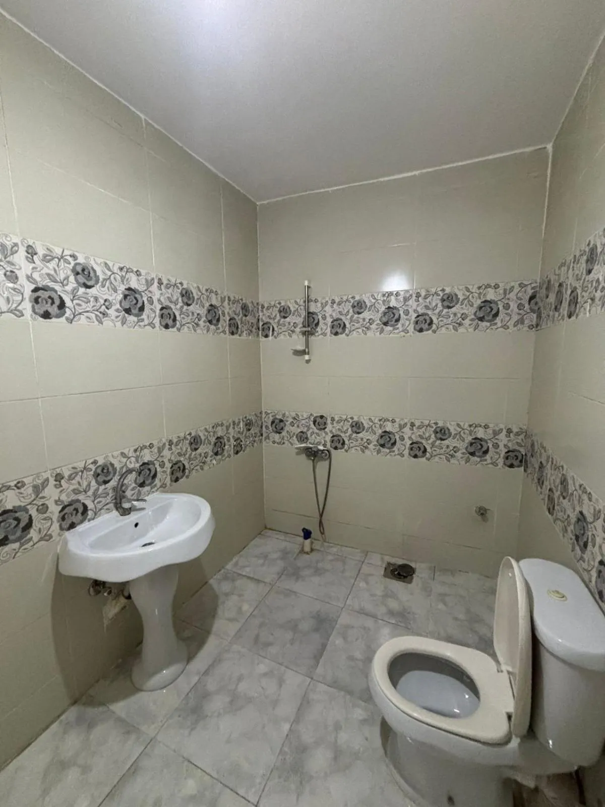 Shower in Falcon pyramids inn