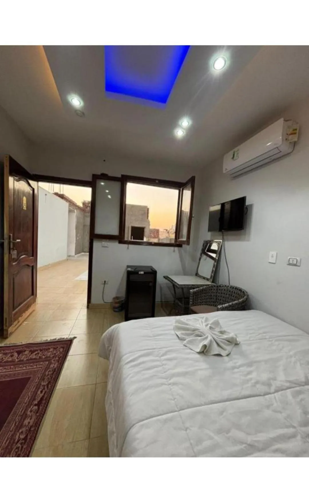 Bed in Falcon pyramids inn