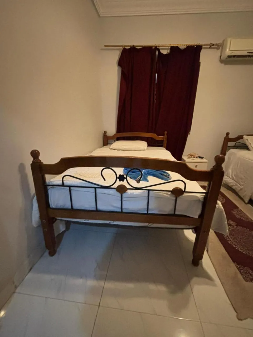 Bed in Falcon pyramids inn