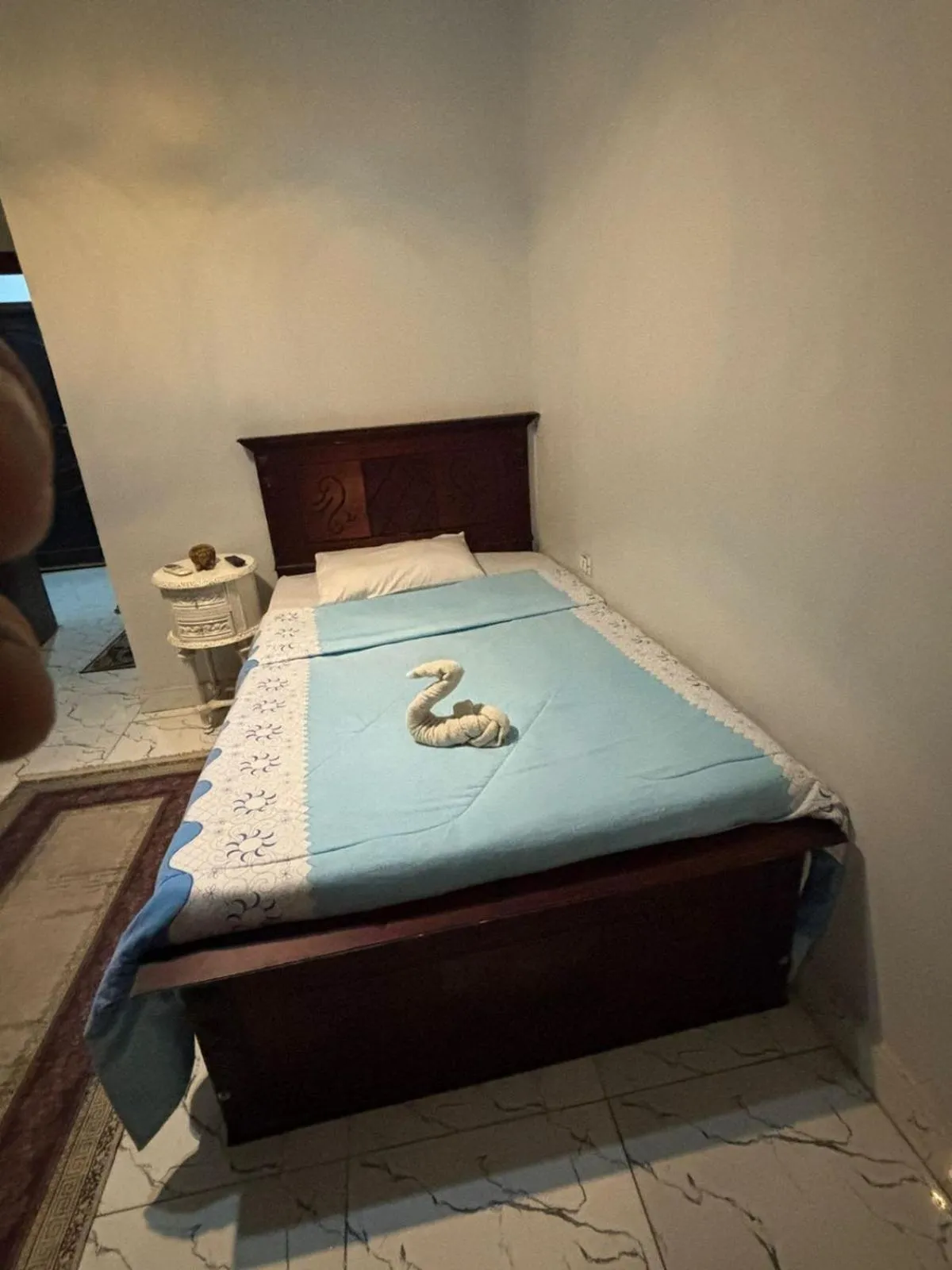 Bed in Falcon pyramids inn