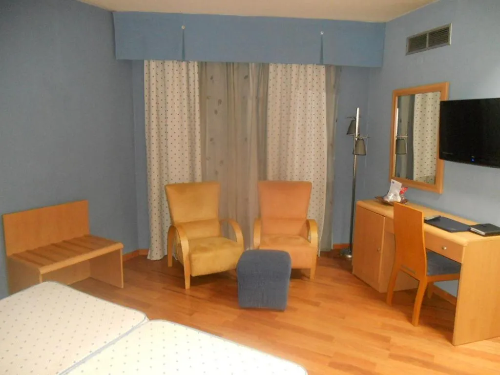 Photo of the whole room, Bed in Reino de Granada