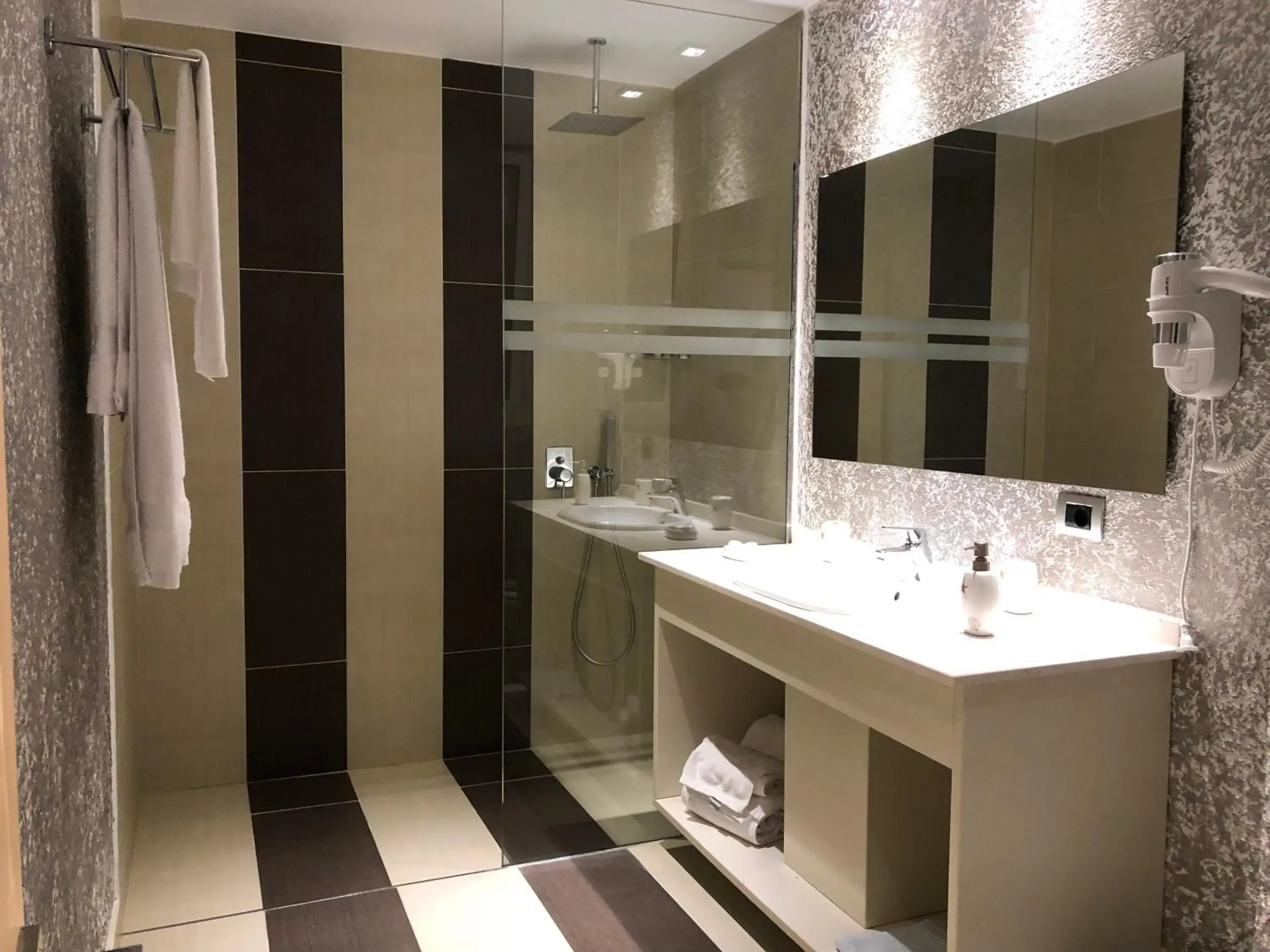 Quadruple Room in Nemesis Hotel Quadruple Room in Nemesis Hotel