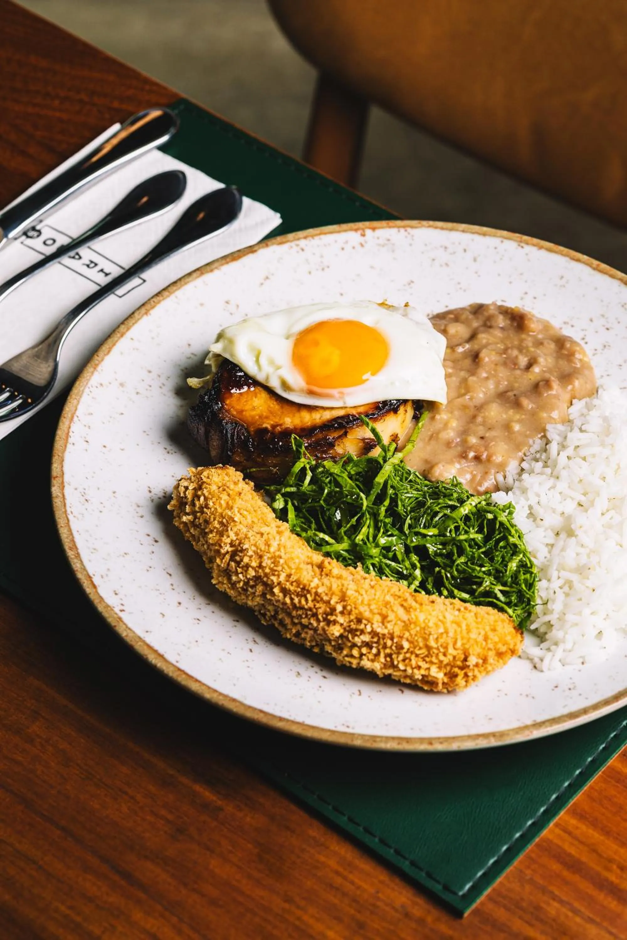 Restaurant/places to eat in San Raphael Hotel