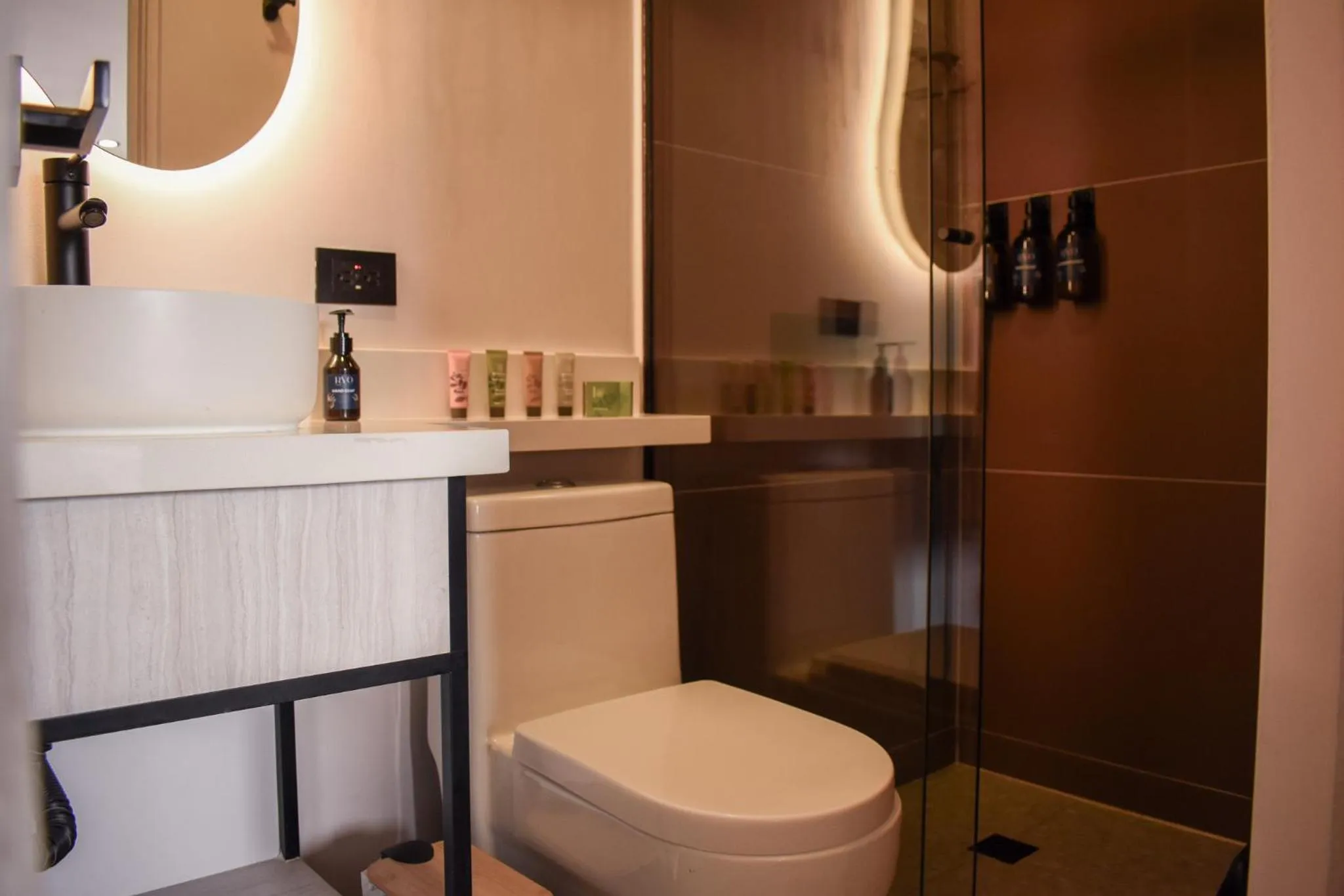 Toilet in Hotel Ryo 74B Suites by Growing Group