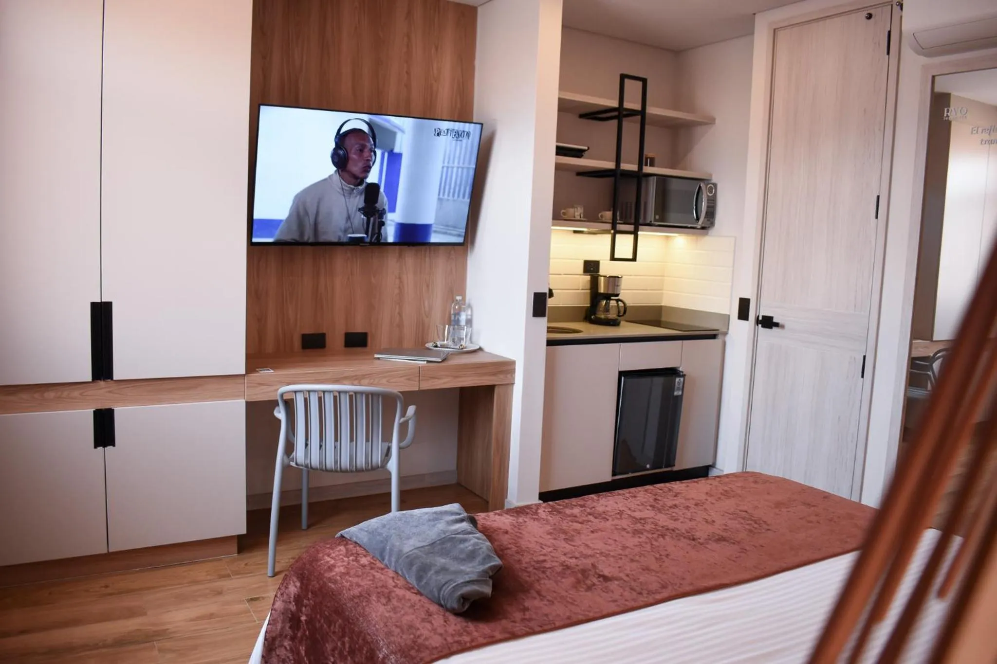 TV and multimedia, Bed in Hotel Ryo 74B Suites by Growing Group