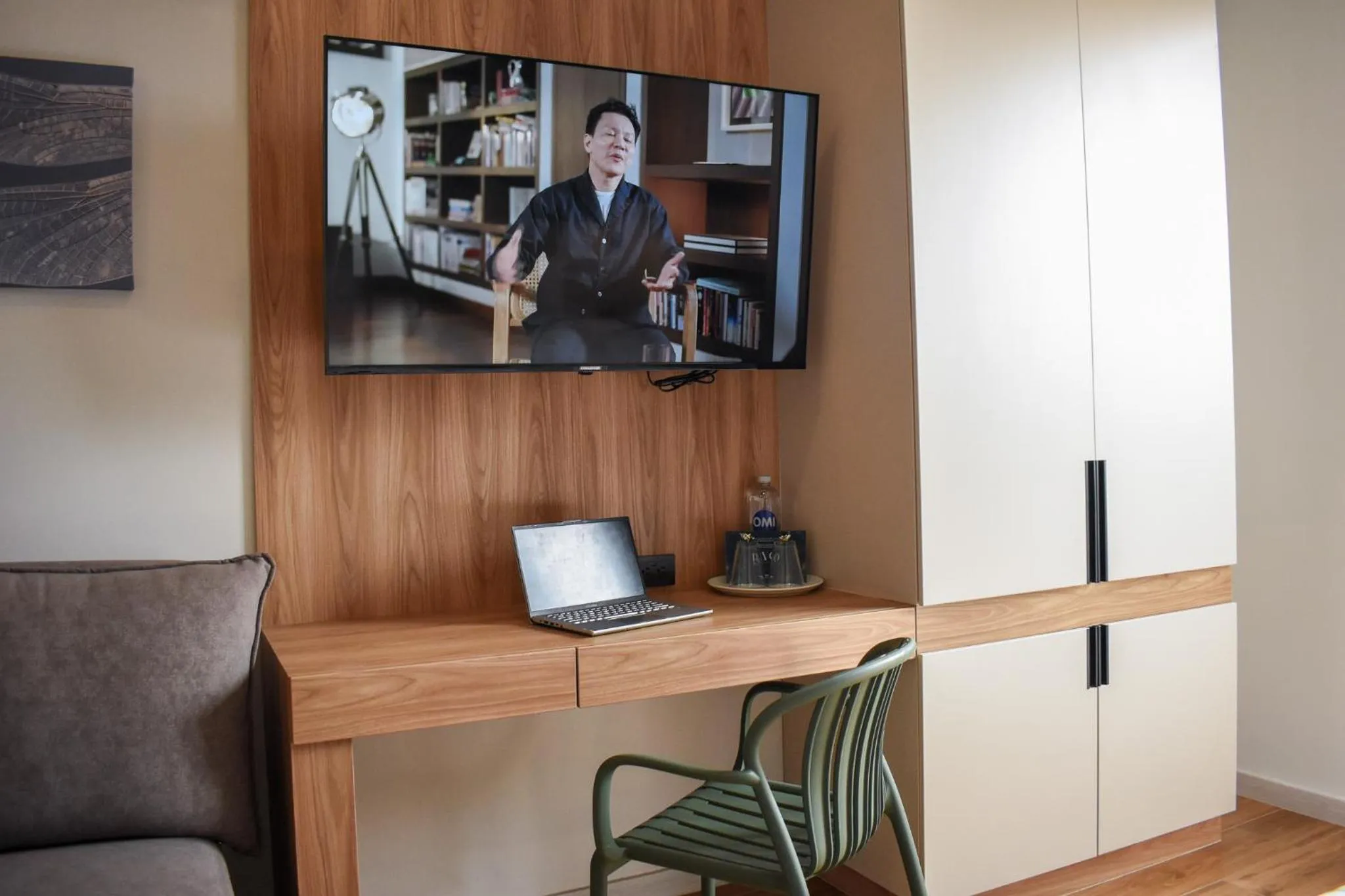 TV and multimedia in Hotel Ryo 74B Suites by Growing Group