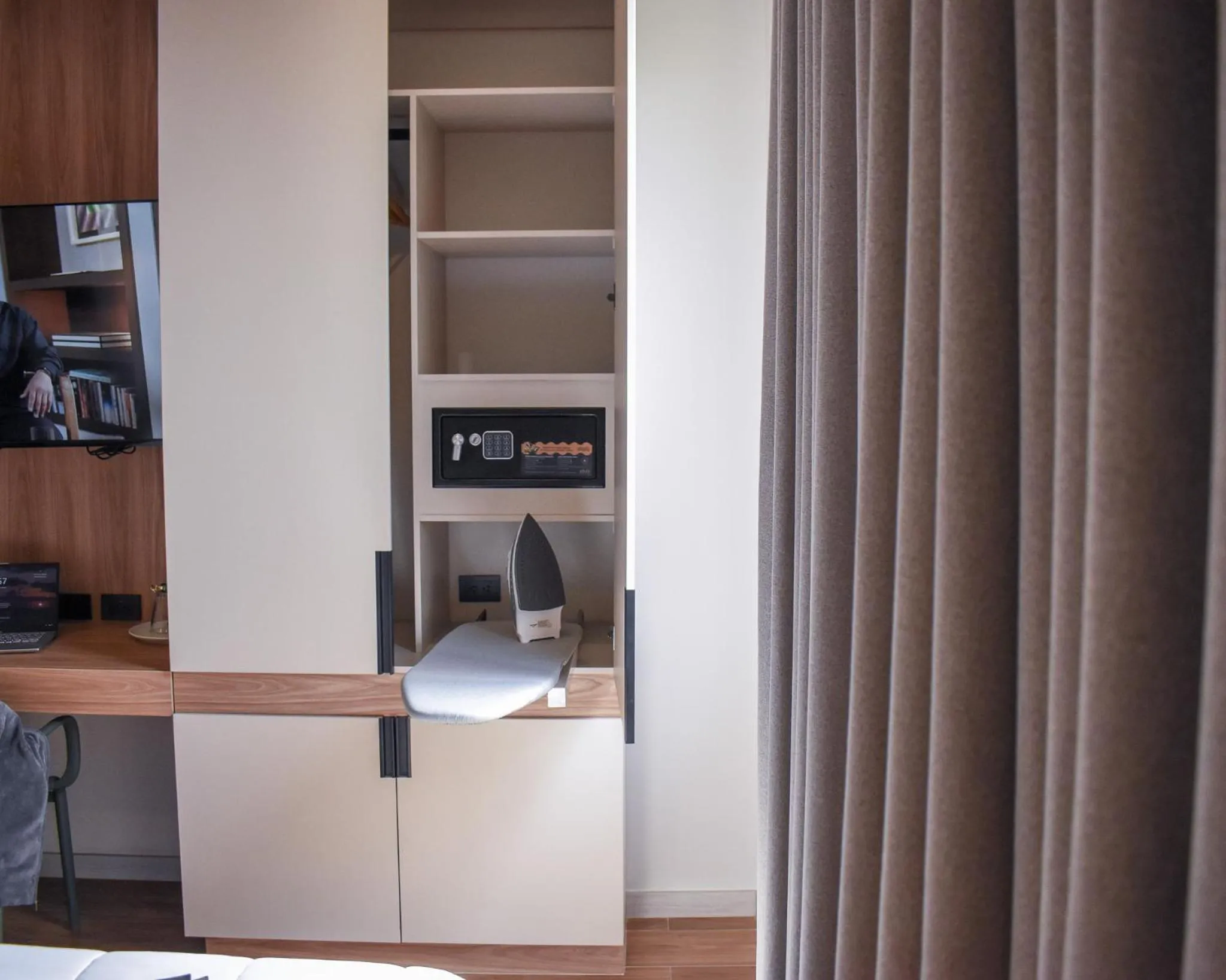 safe in Hotel Ryo 74B Suites by Growing Group