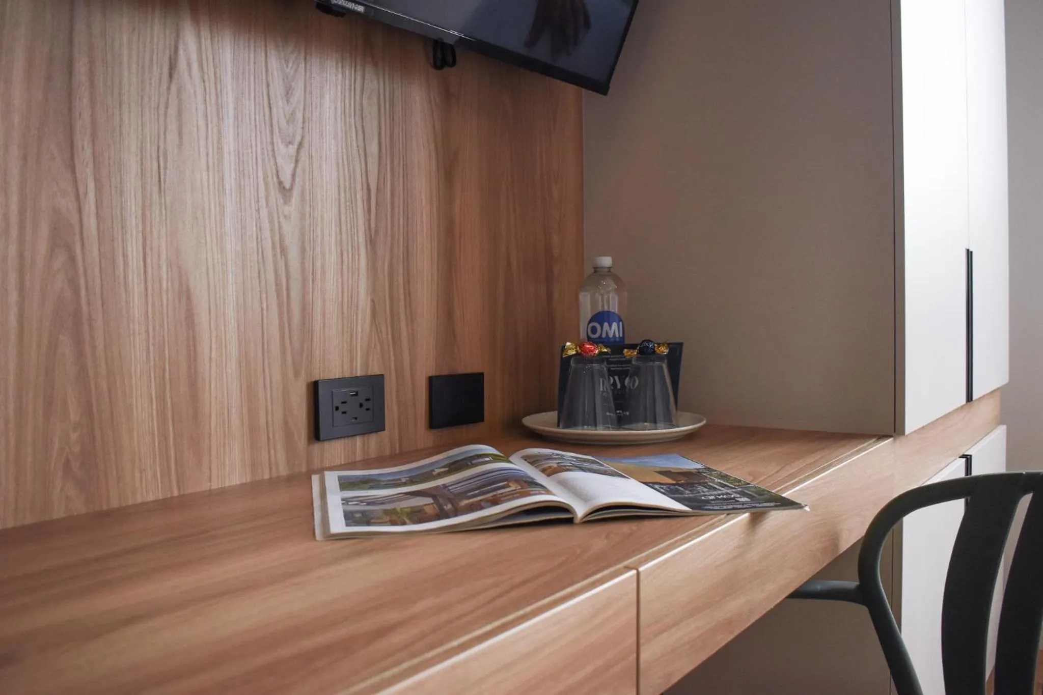 TV and multimedia in Hotel Ryo 74B Suites by Growing Group