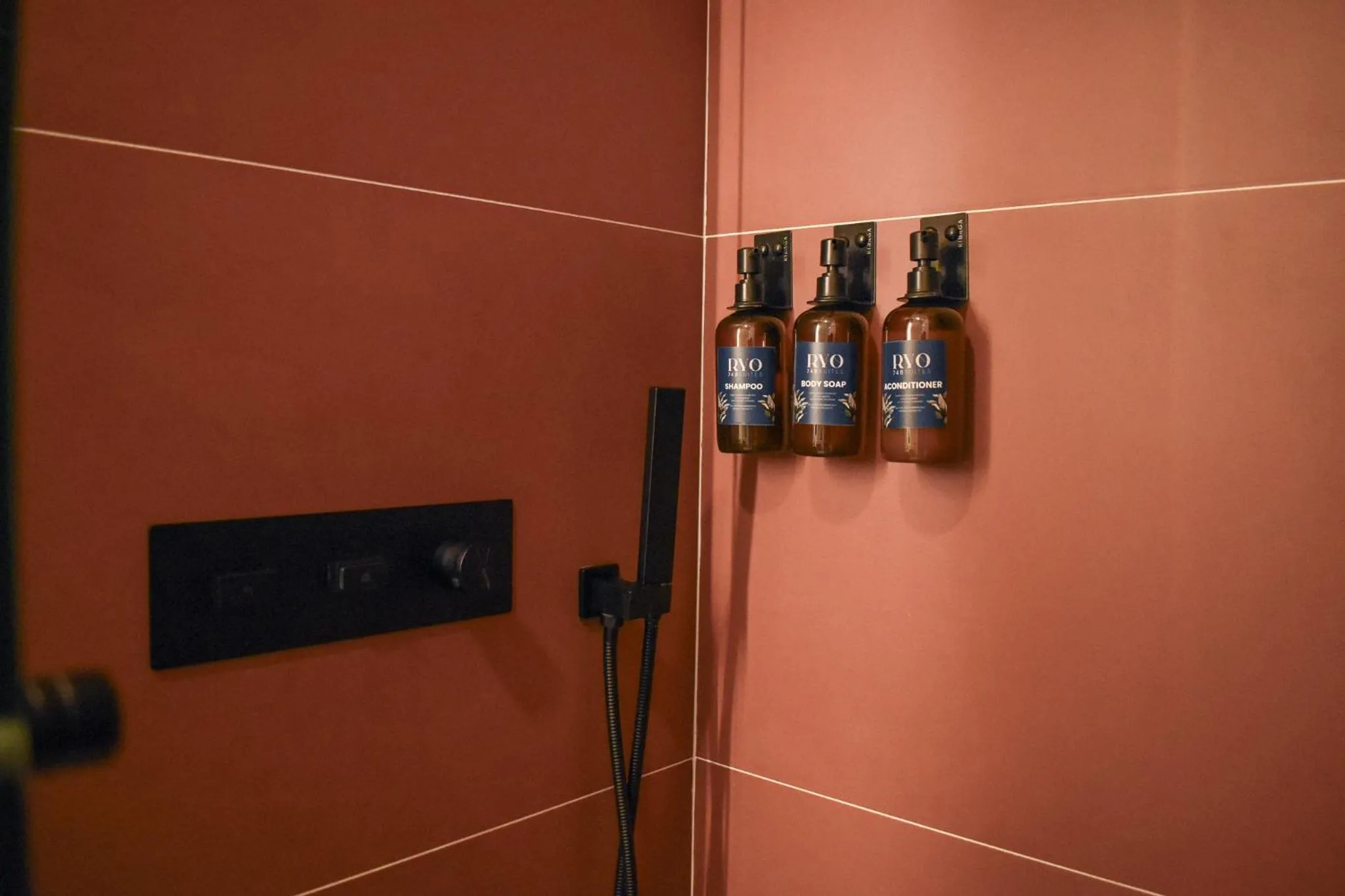 Shower in Hotel Ryo 74B Suites by Growing Group