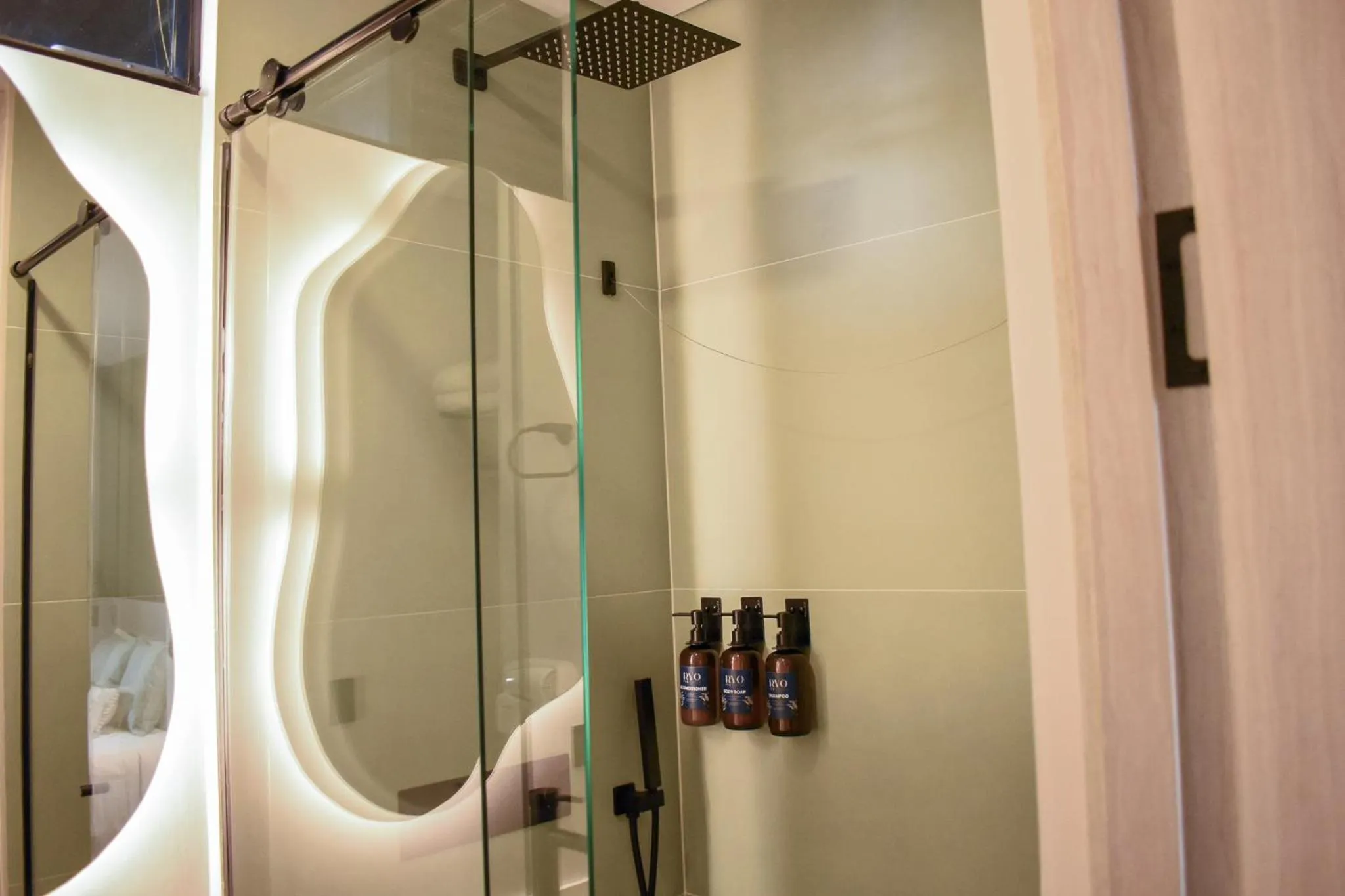 Shower in Hotel Ryo 74B Suites by Growing Group