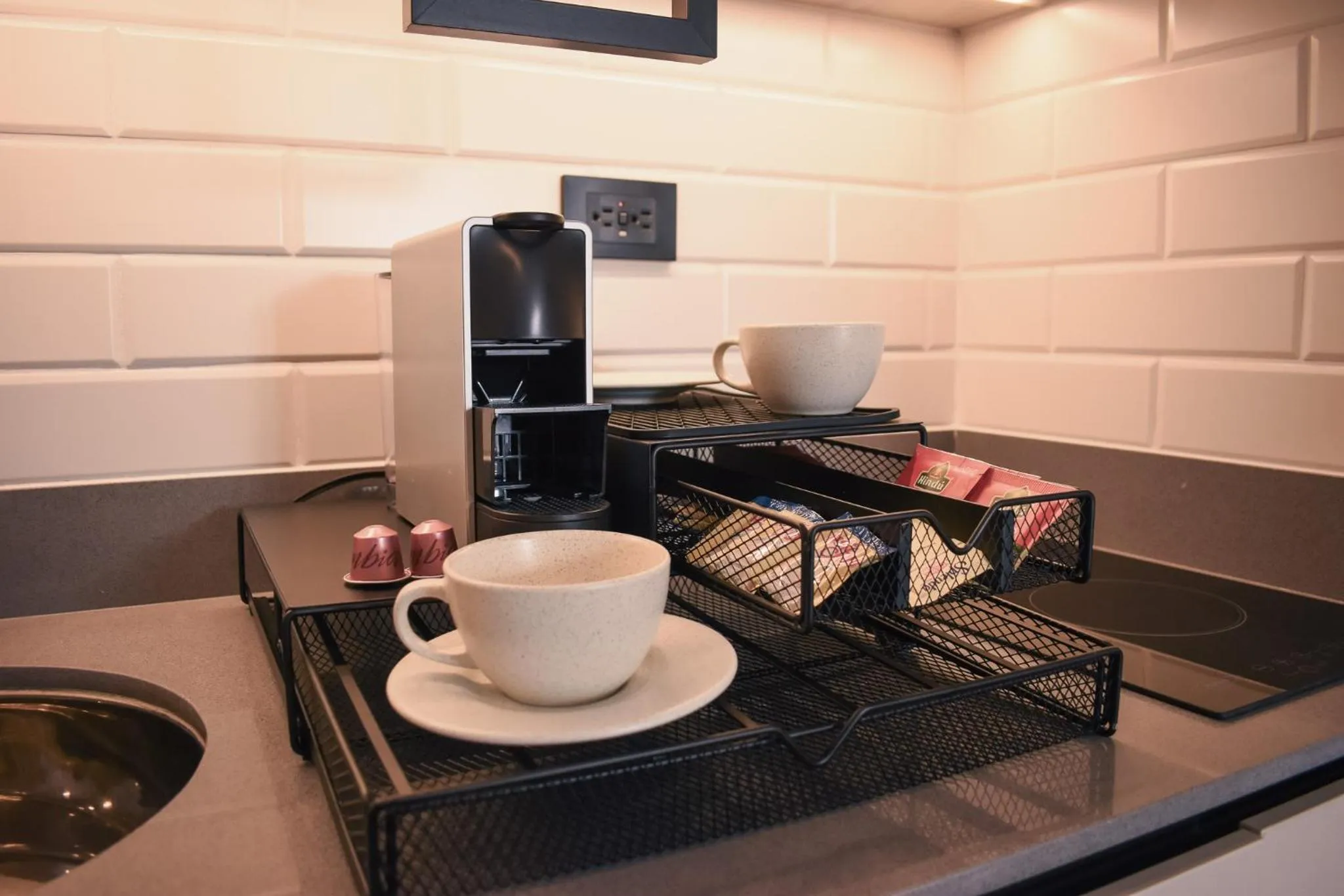 Coffee/tea facilities in Hotel Ryo 74B Suites by Growing Group