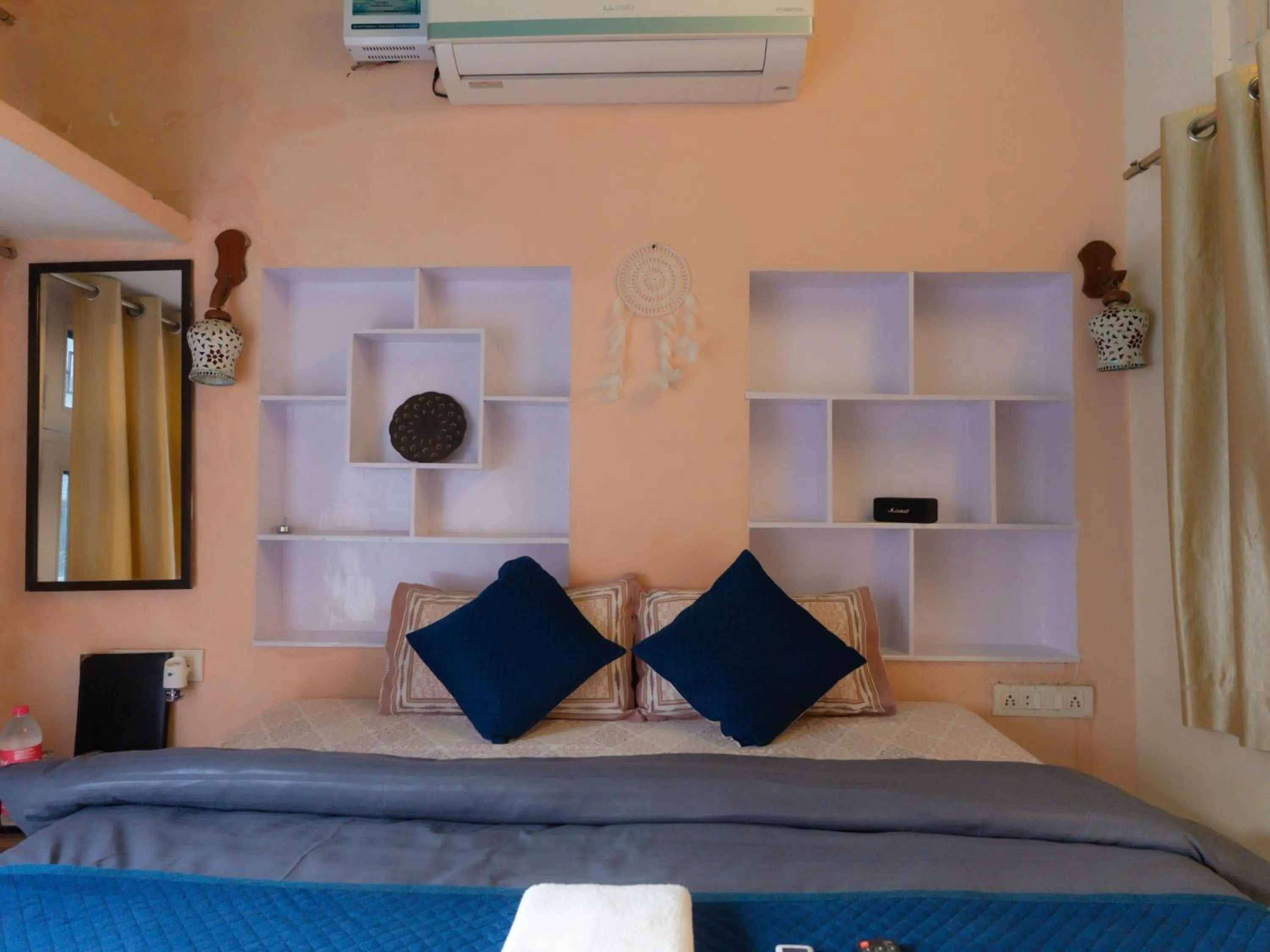 Bedroom, Bed in The Pink Chapter Hostel, Jaipur