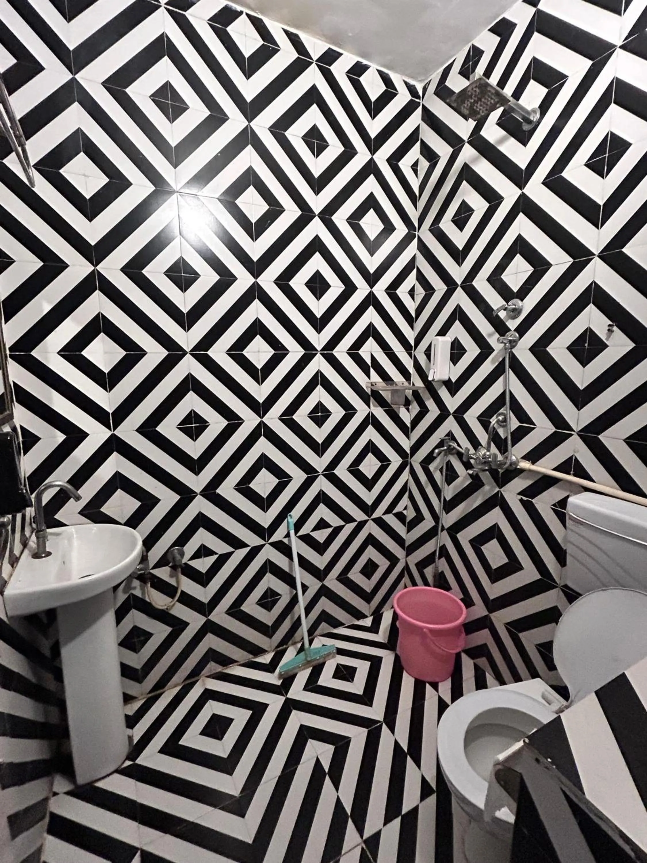 Bathroom in The Pink Chapter Hostel, Jaipur