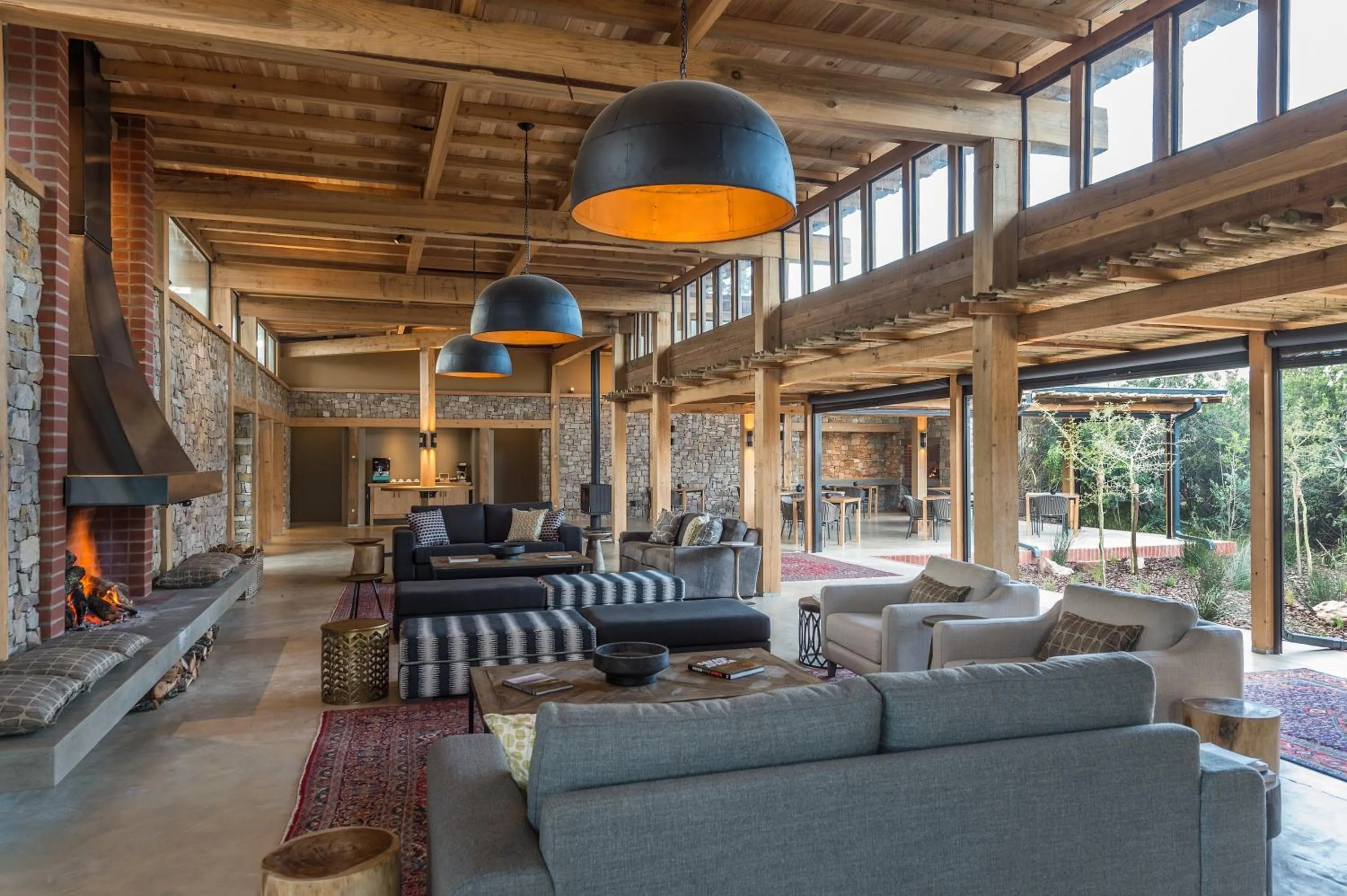 Communal lounge/ TV room in Kariega Game Reserve Ukhozi Lodge