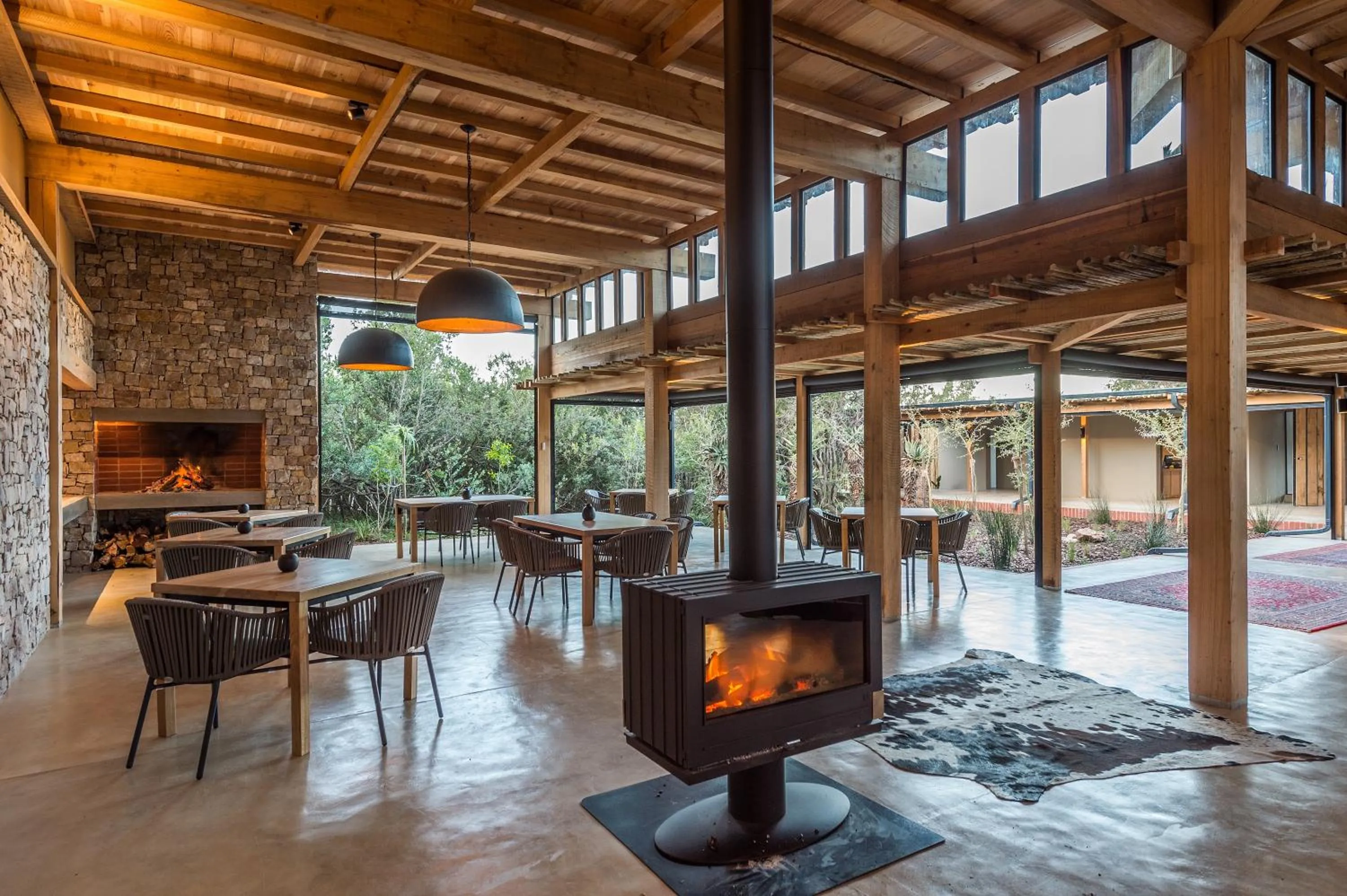 Restaurant/places to eat in Kariega Game Reserve Ukhozi Lodge