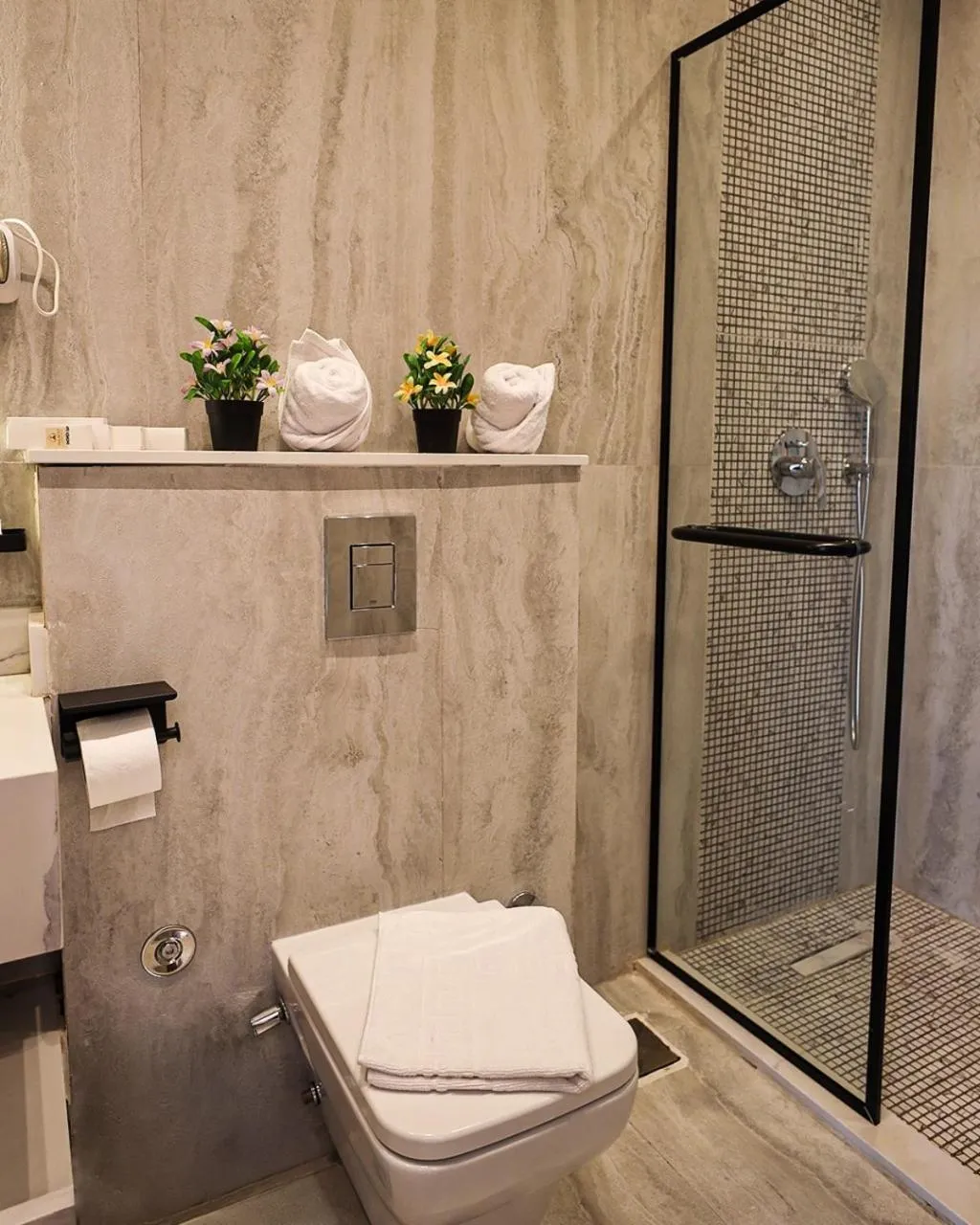 Shower in Palacio Pyramids Hotel