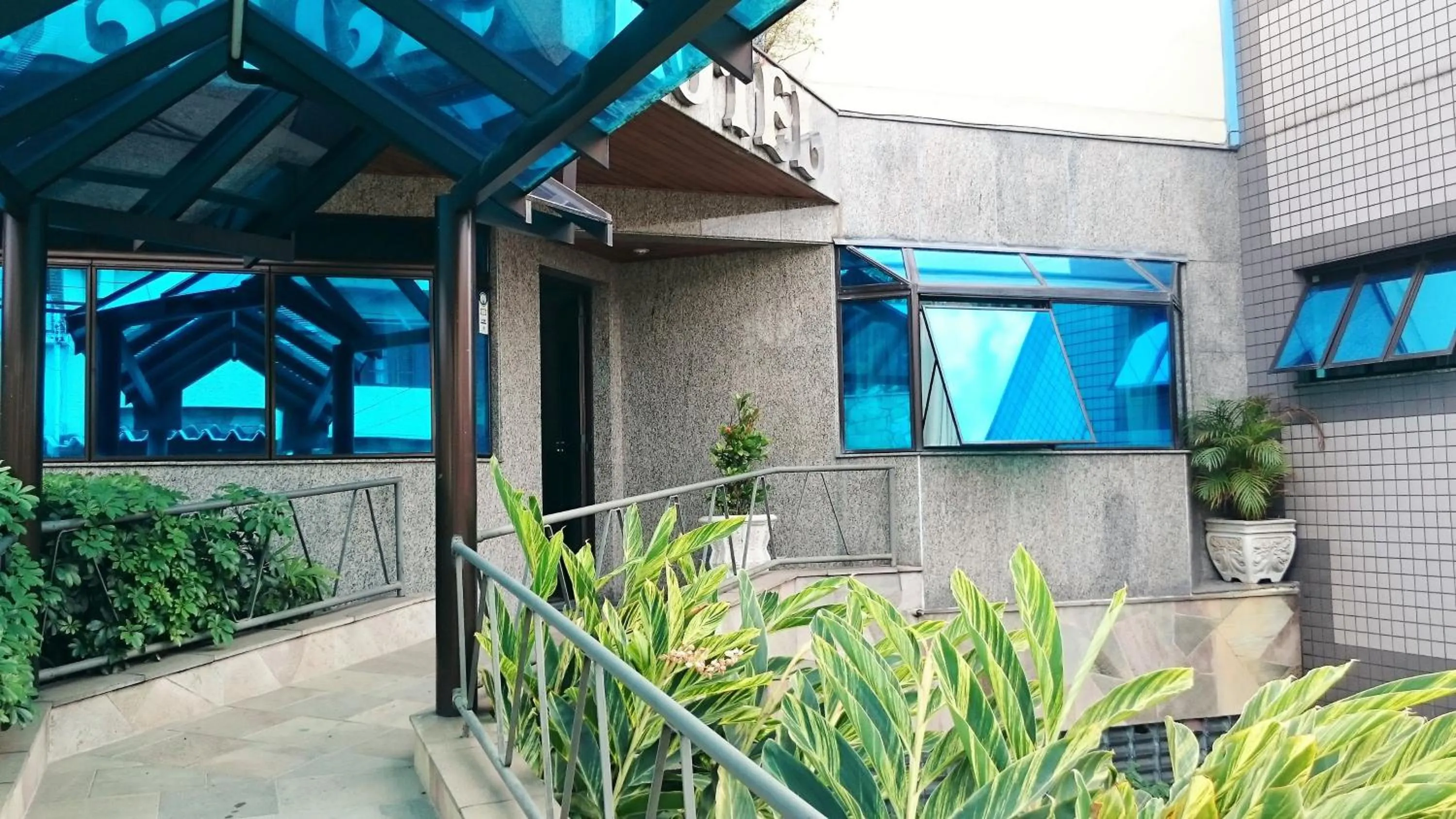 Facade/entrance in North Palace Hotel