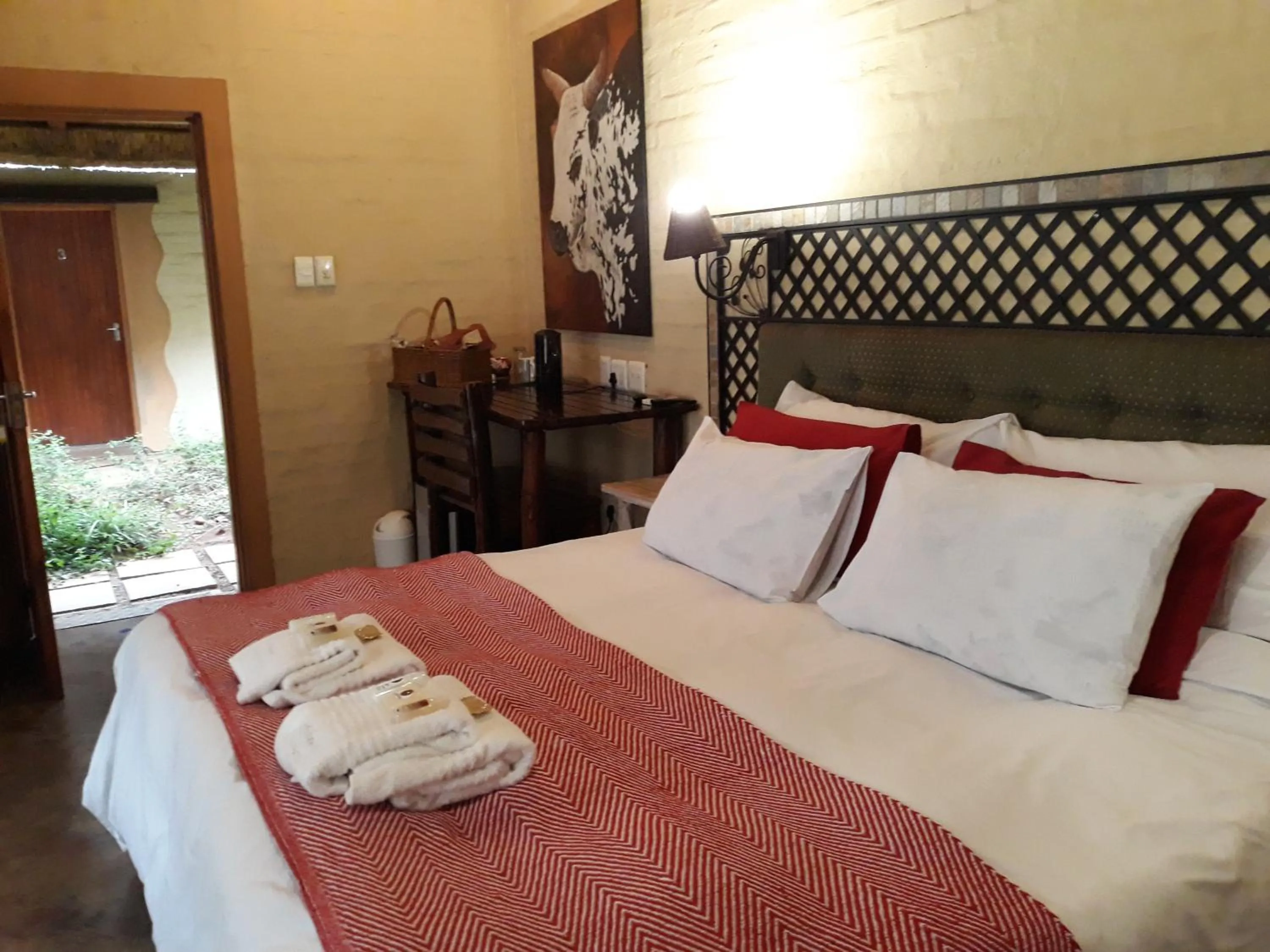 Shower, Bed in African Silhouette Guesthouse