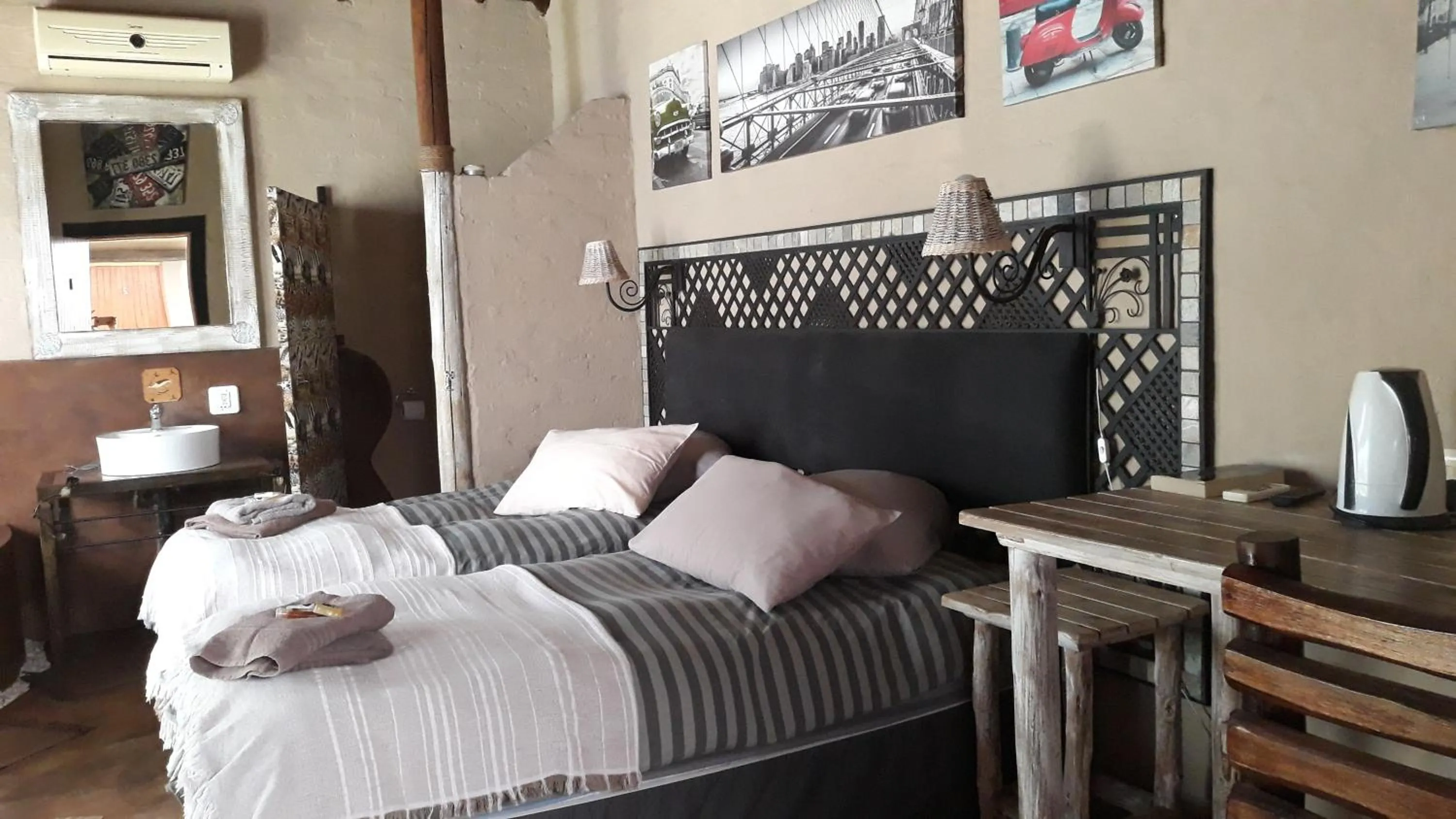 Bed in African Silhouette Guesthouse