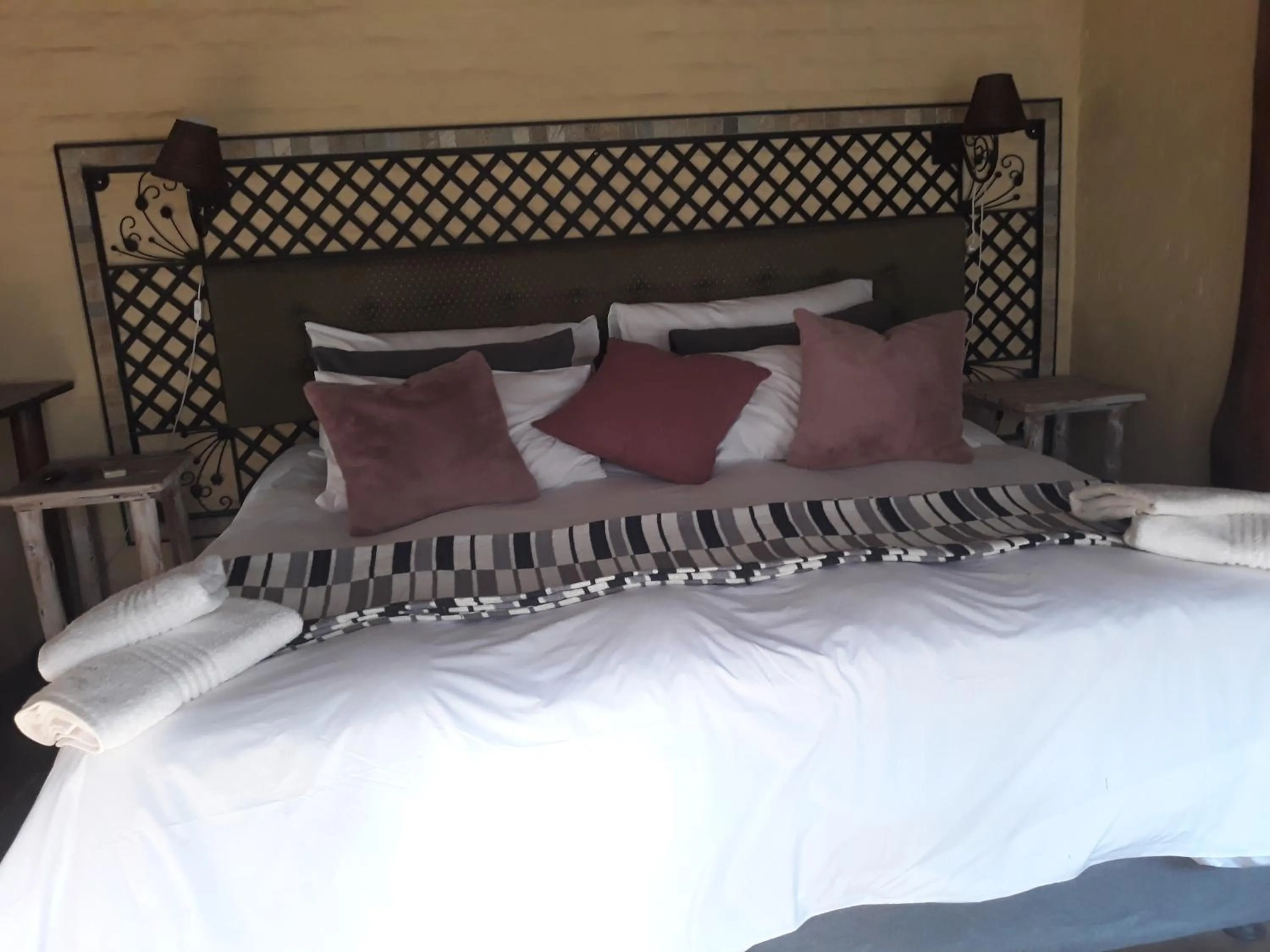 Open Air Bath, Bed in African Silhouette Guesthouse