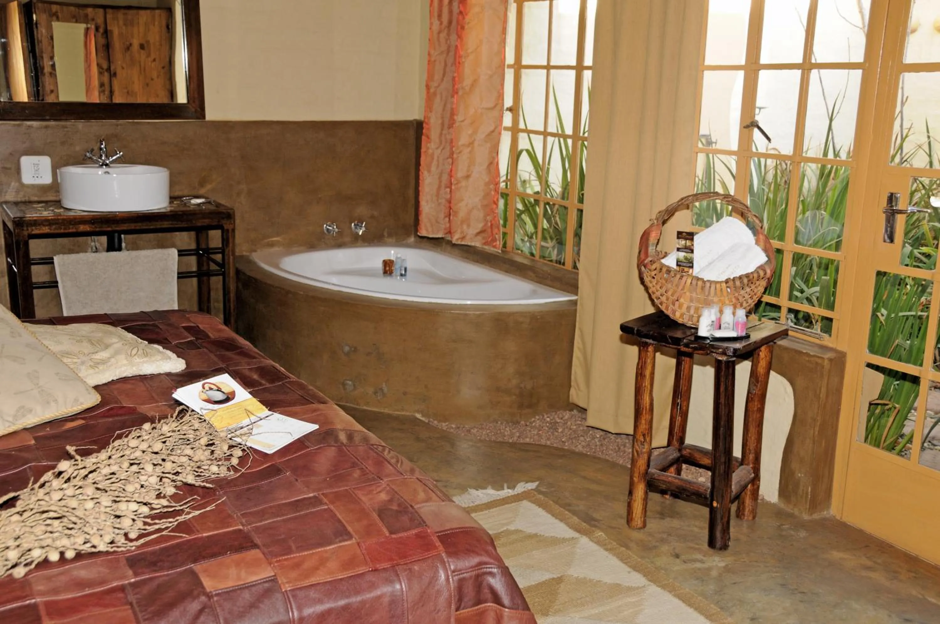 Shower, Bed in African Silhouette Guesthouse