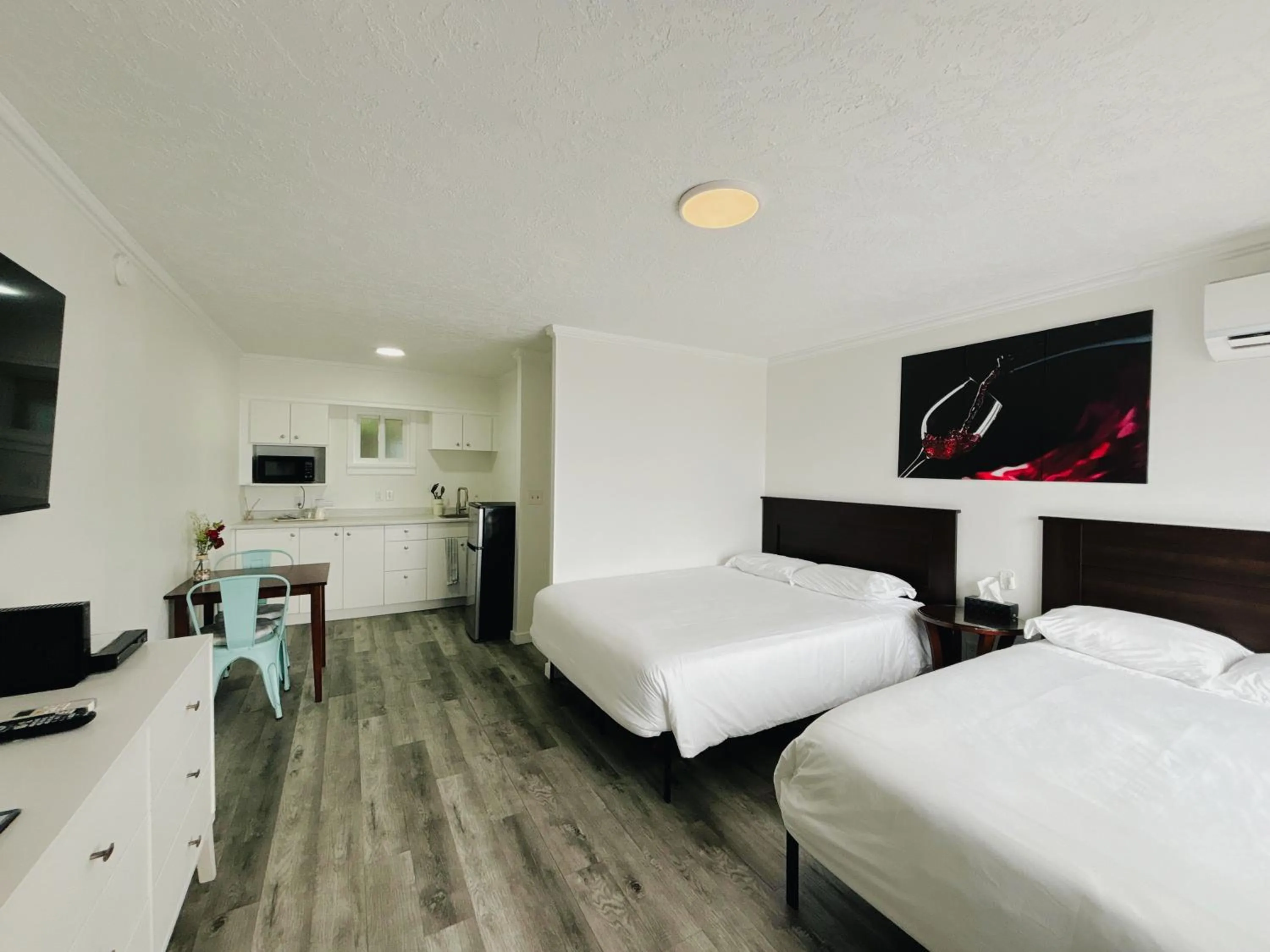 Bed in Westview Centre Motel Ltd