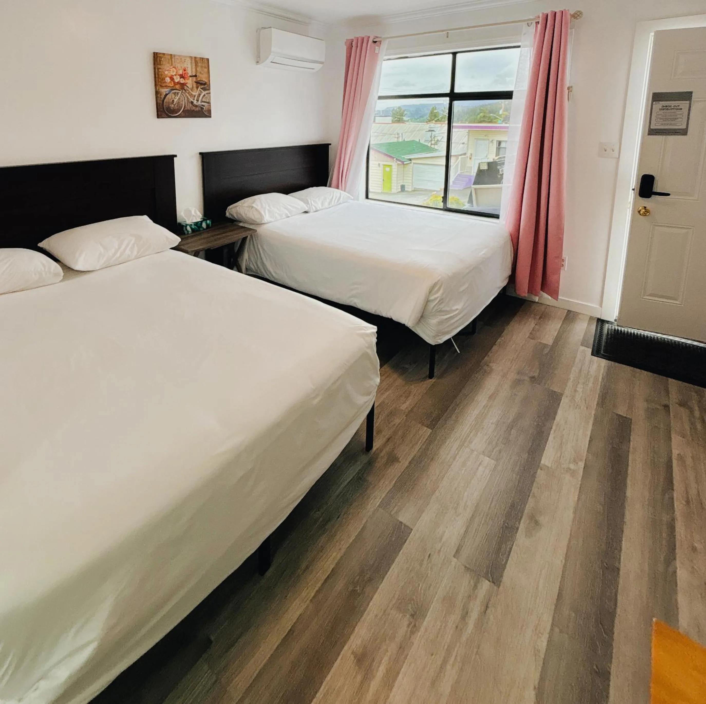 Bed in Westview Centre Motel Ltd