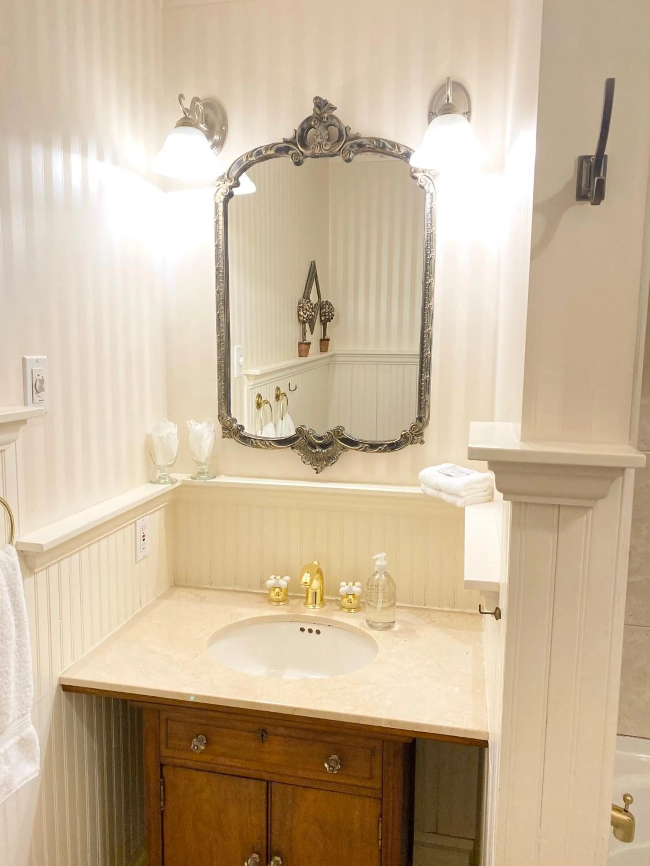 Bathroom in Princess and the Pea Hotel