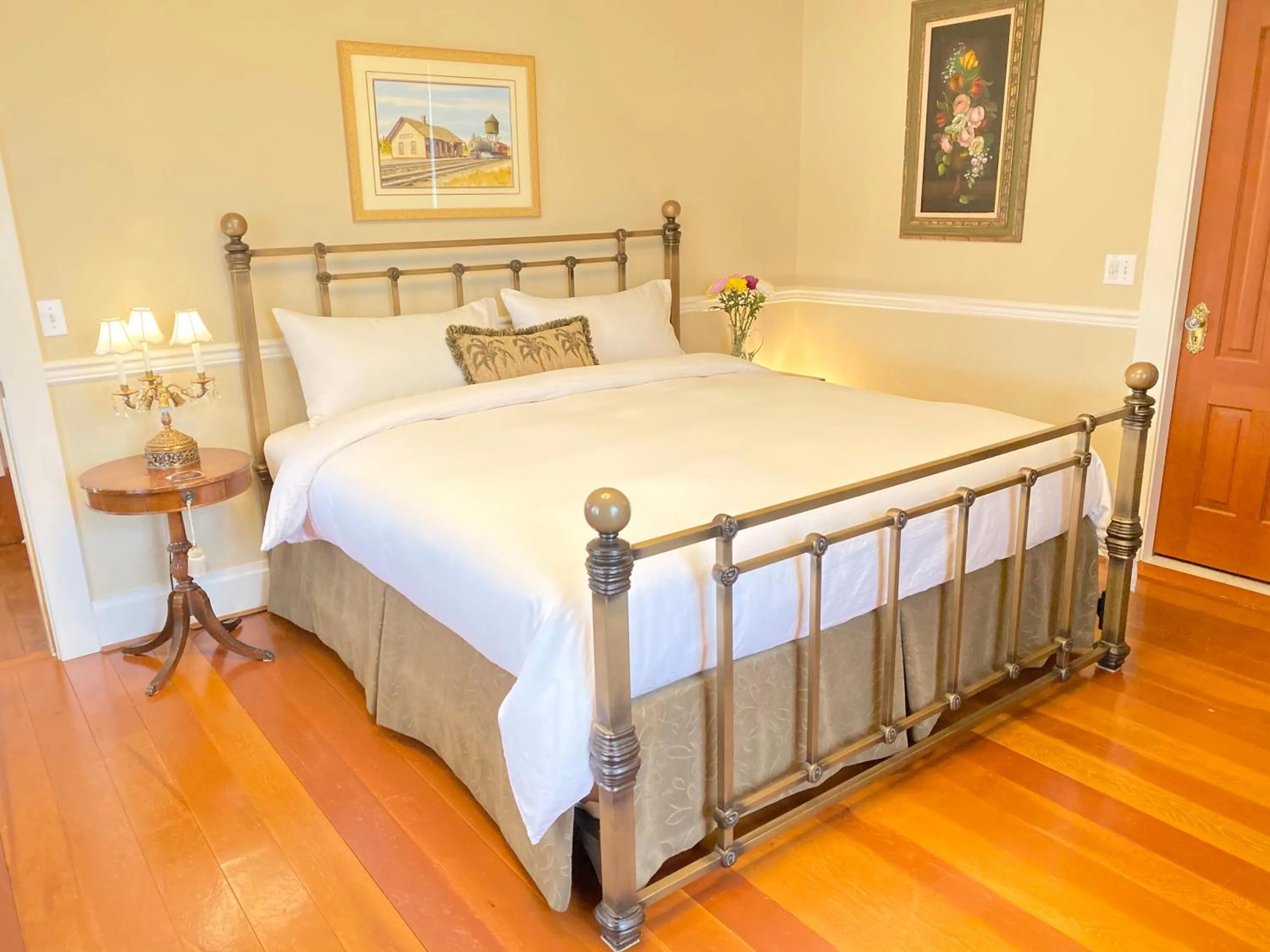 Bedroom, Bed in Princess and the Pea Hotel