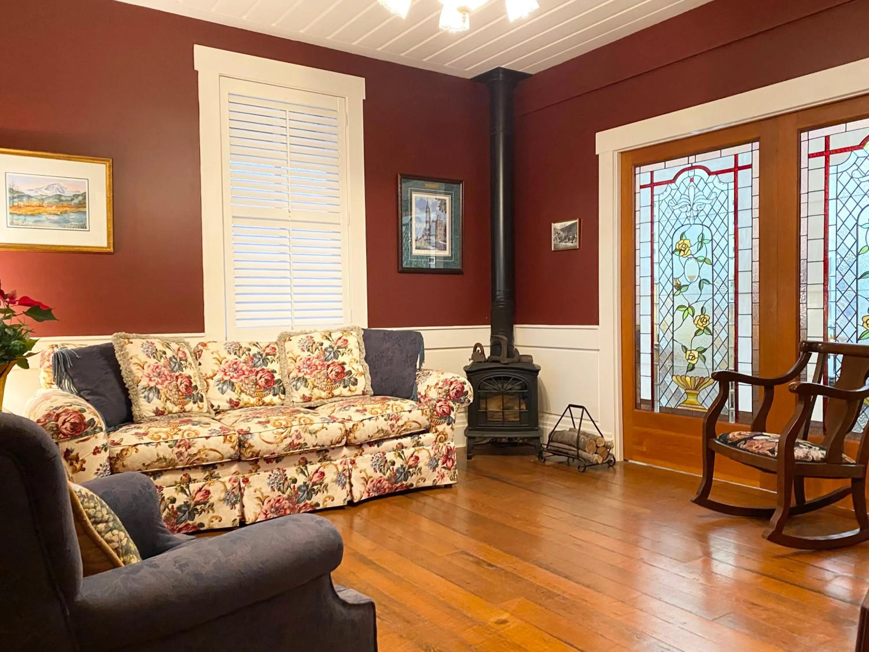 Communal lounge/ TV room in Princess and the Pea Hotel