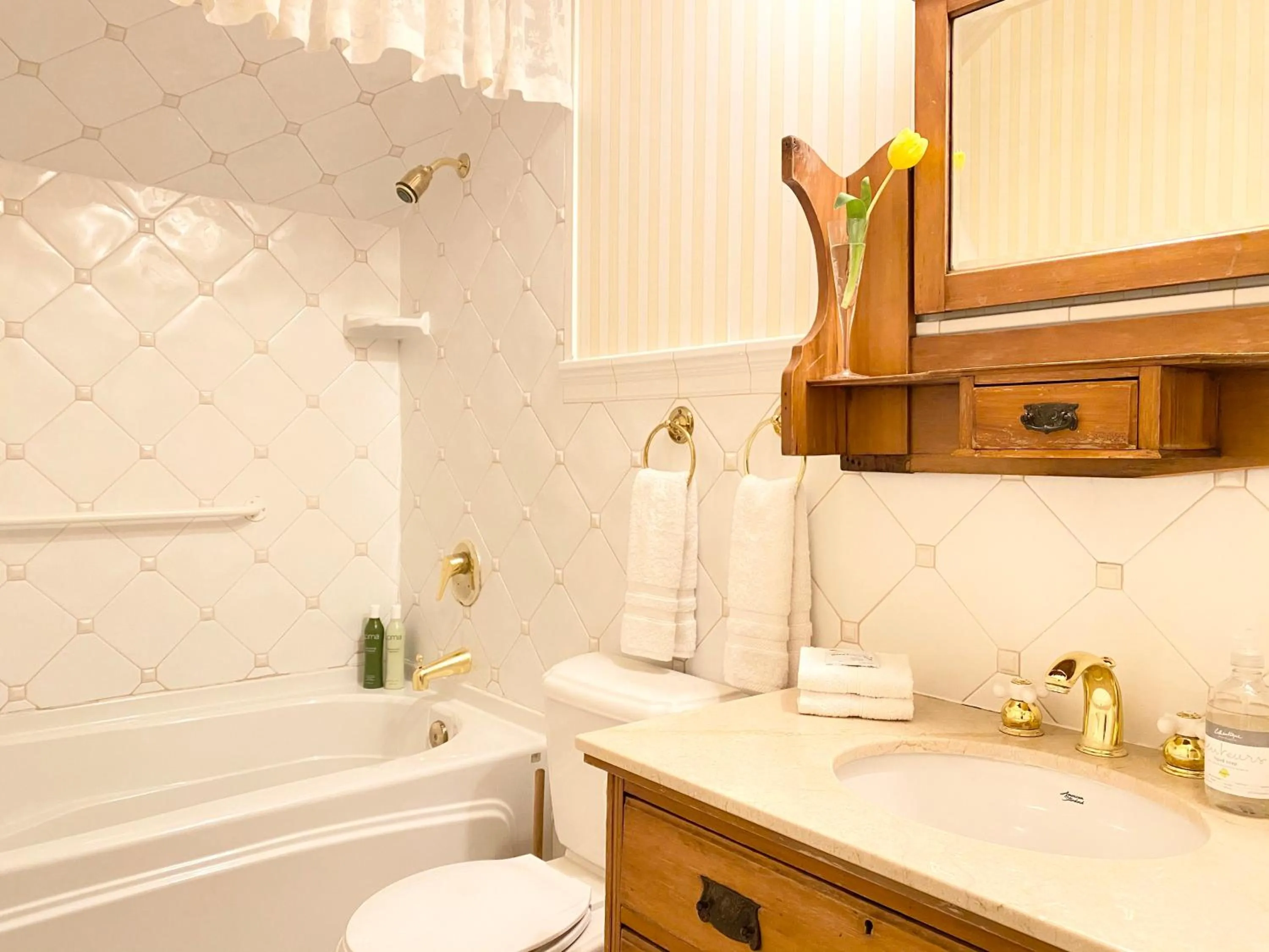 Bathroom in Princess and the Pea Hotel