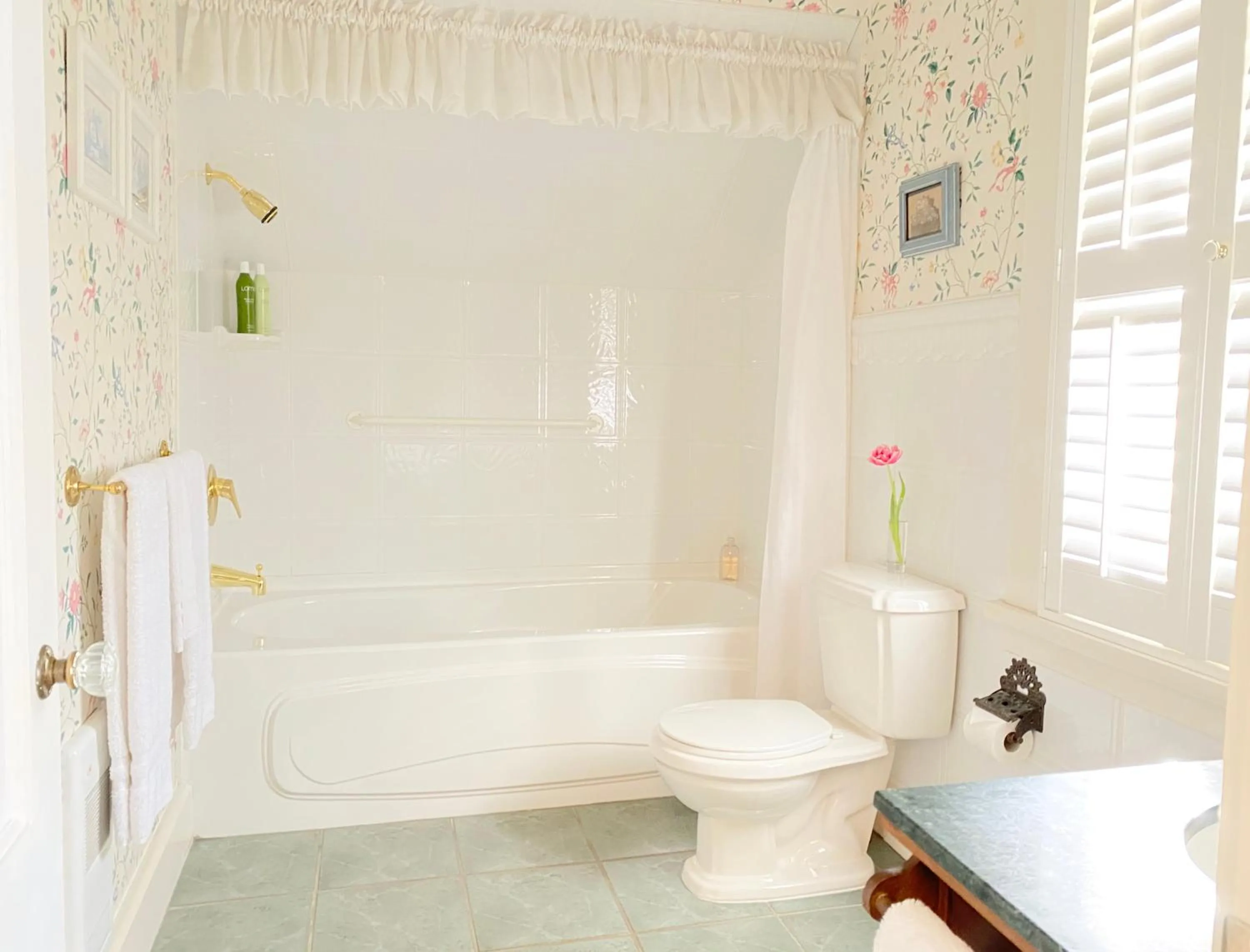 Bathroom in Princess and the Pea Hotel