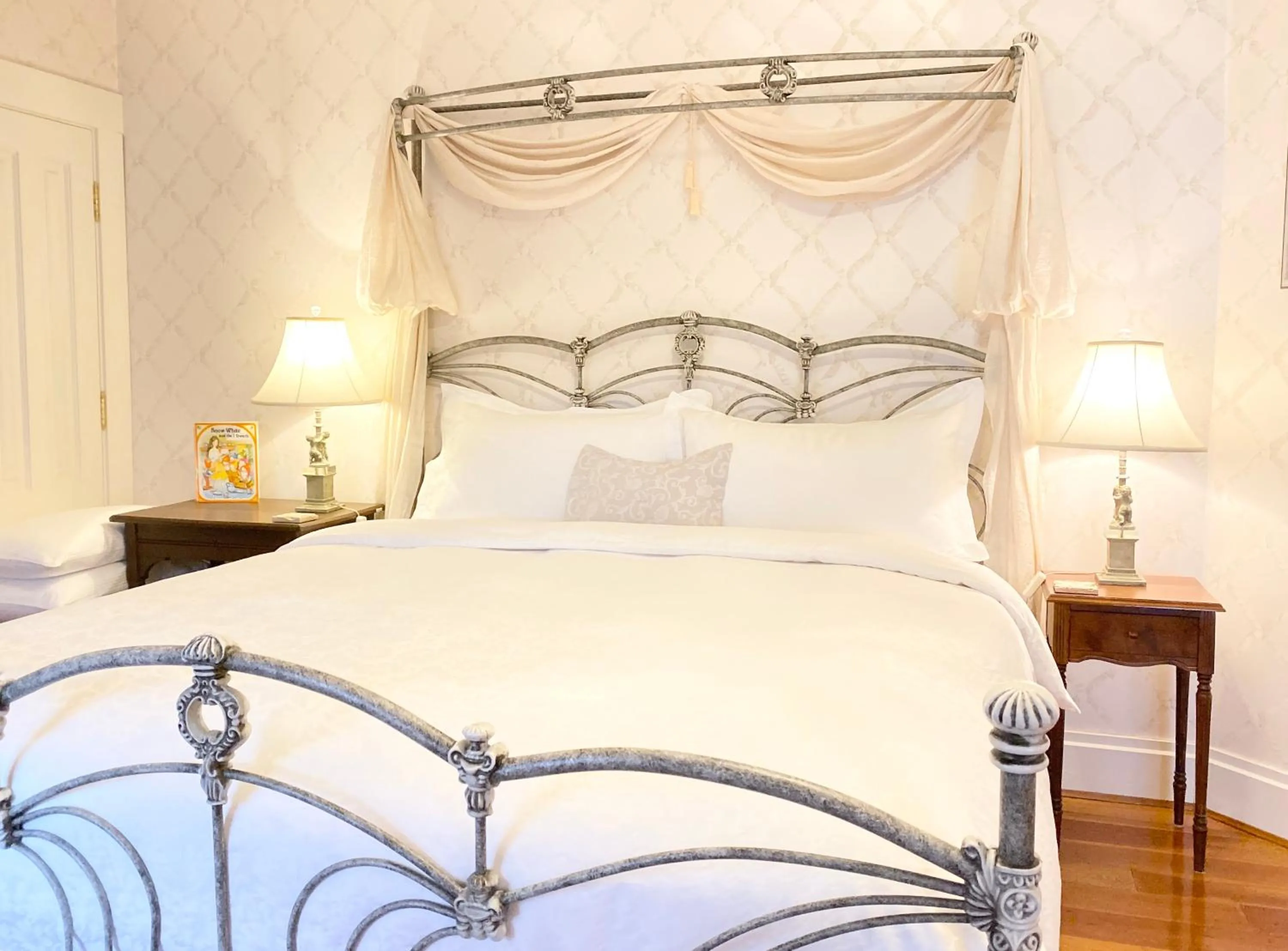 Bed in Princess and the Pea Hotel