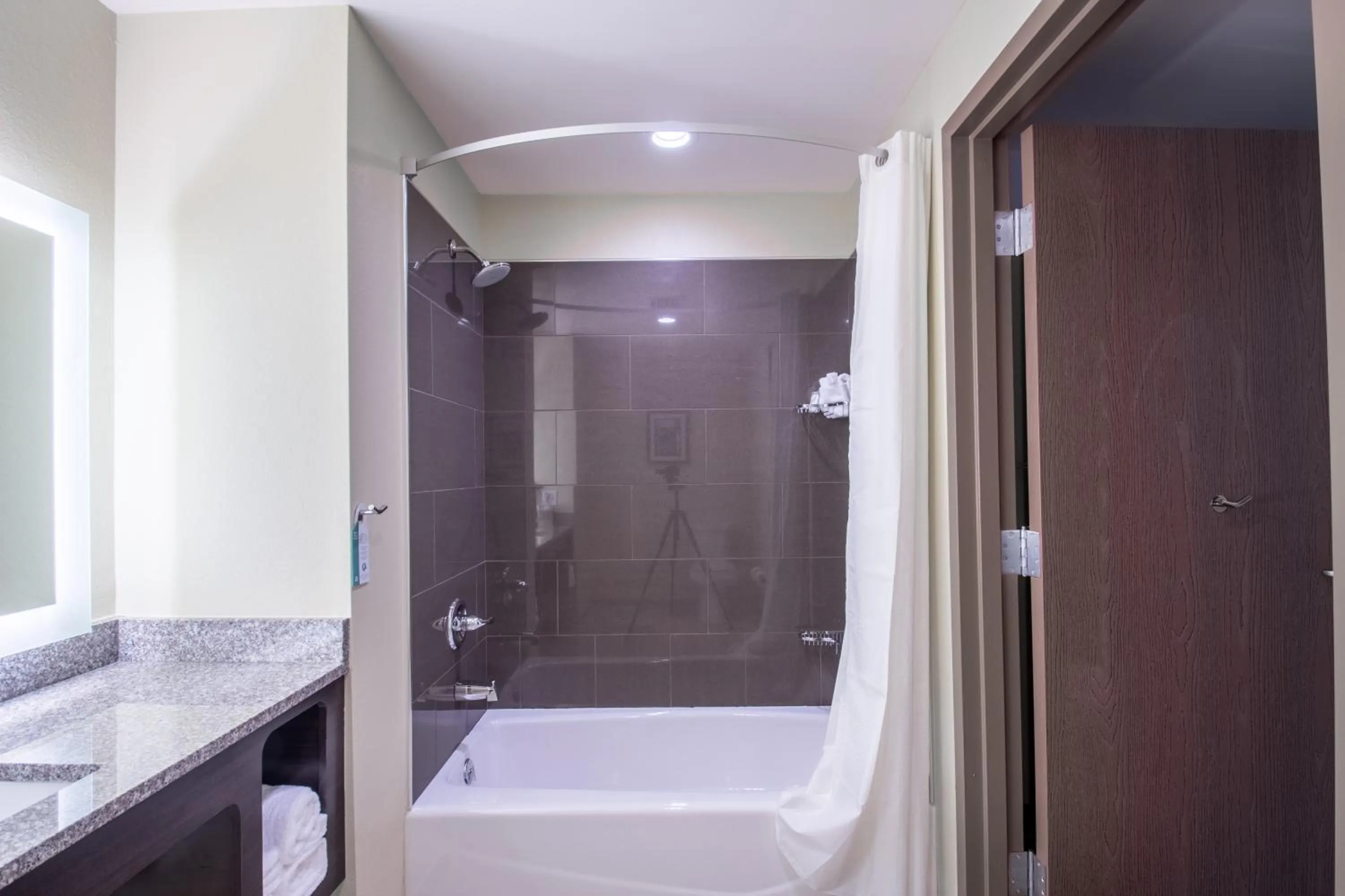 Shower in Cobblestone Inn & Suites - St Marys
