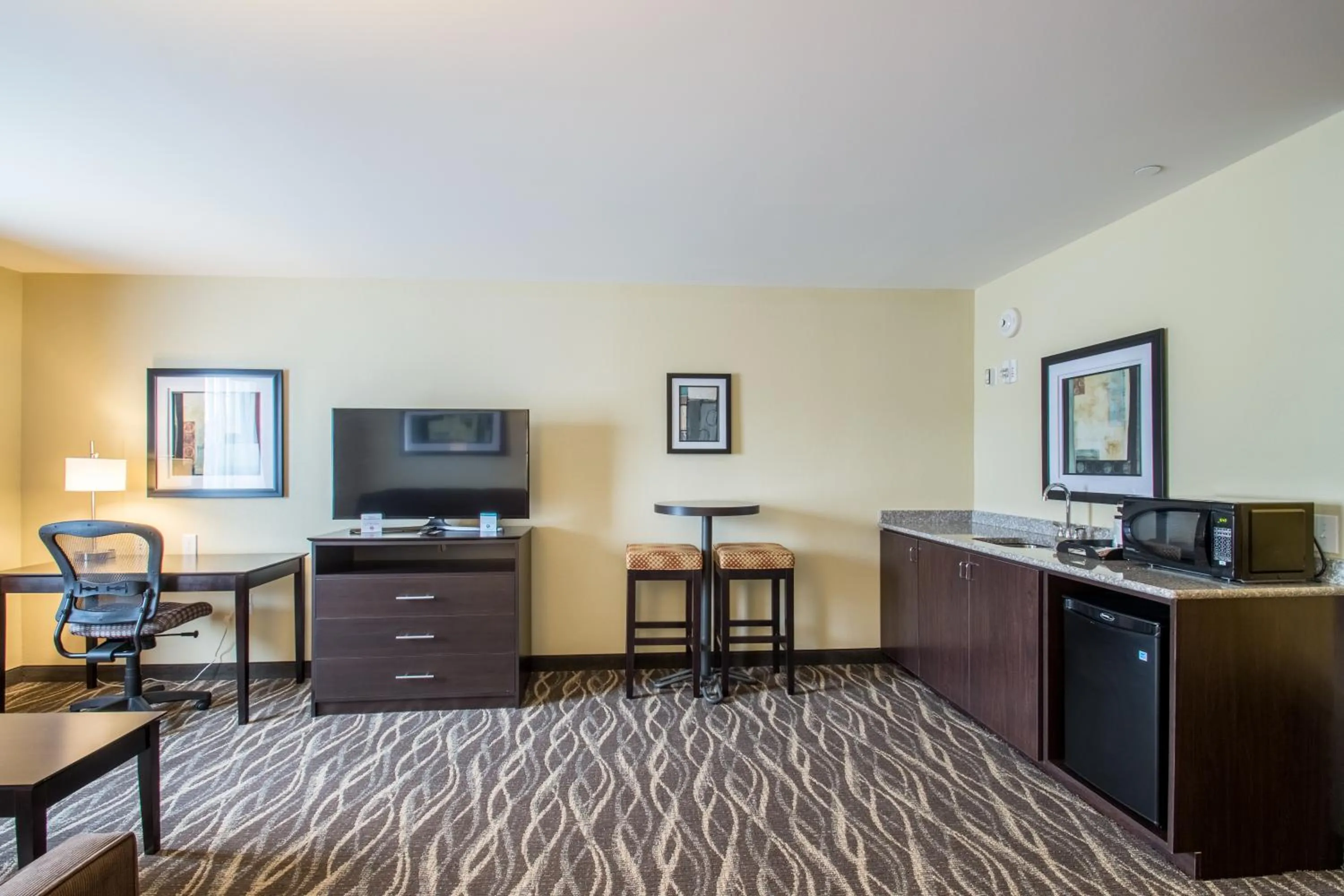 TV and multimedia in Cobblestone Inn & Suites - St Marys