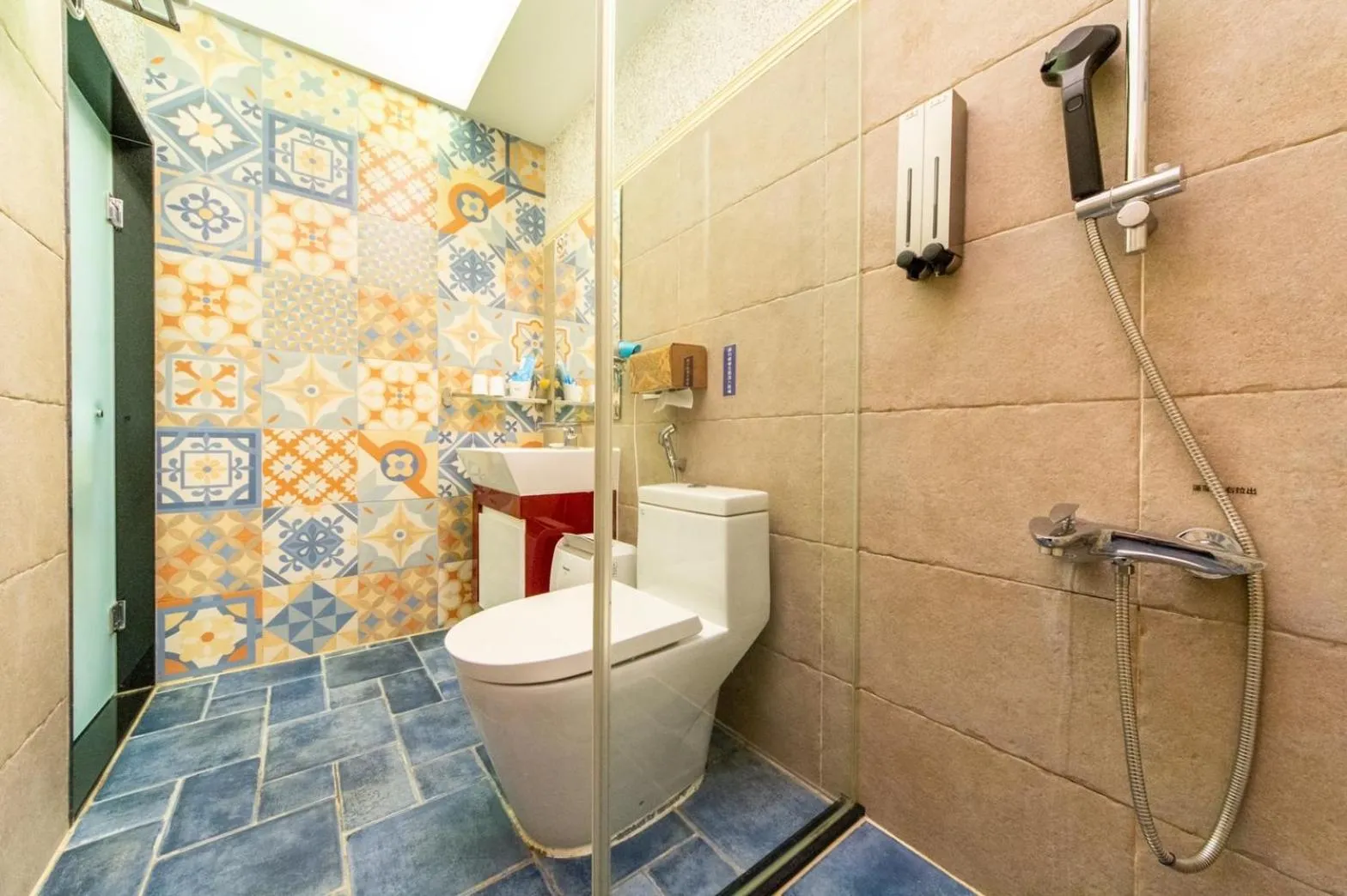 Bathroom in Long To Sea Again