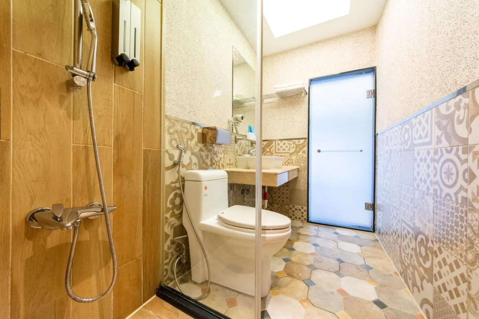 Bathroom in Long To Sea Again