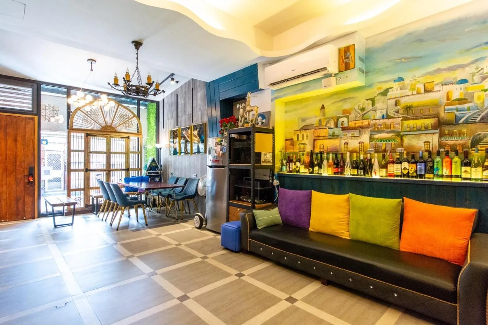 Lobby or reception in Long To Sea Again