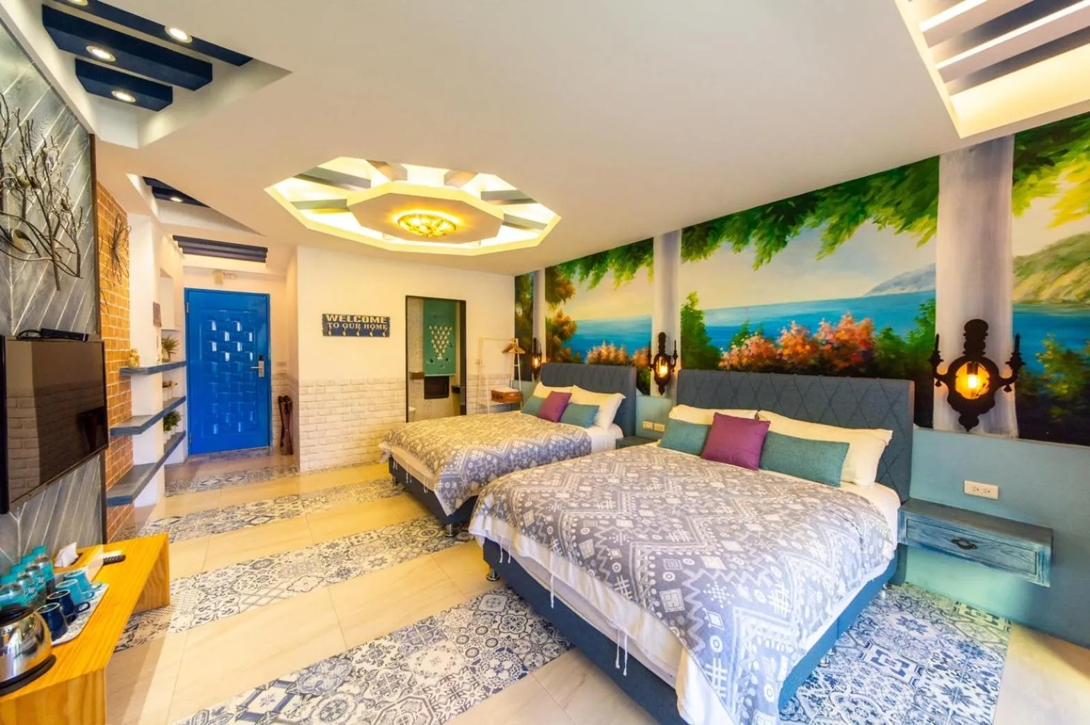 Photo of the whole room, Bed in Long To Sea Again