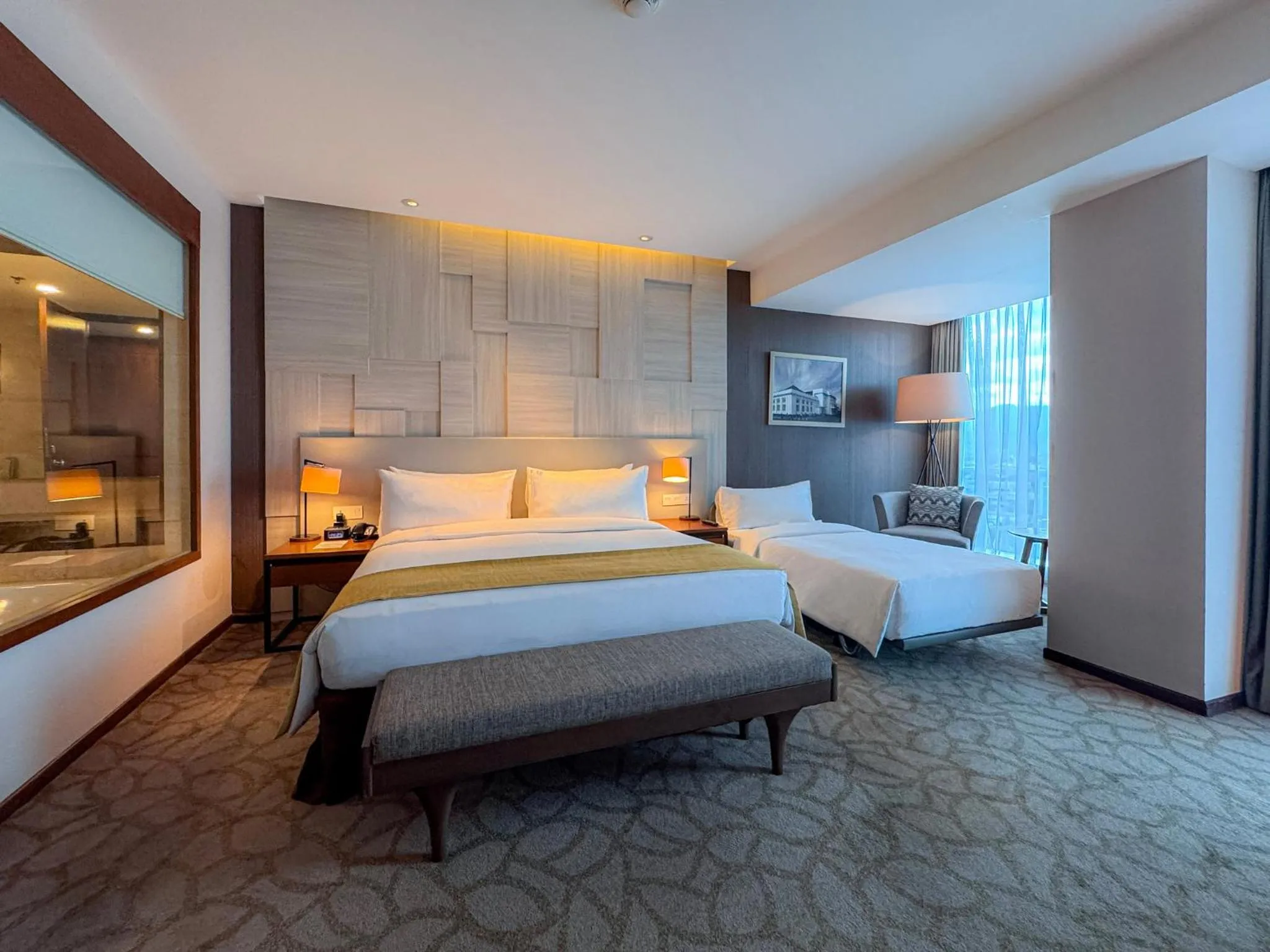 Photo of the whole room, Bed in Crowne Plaza Bandung by IHG