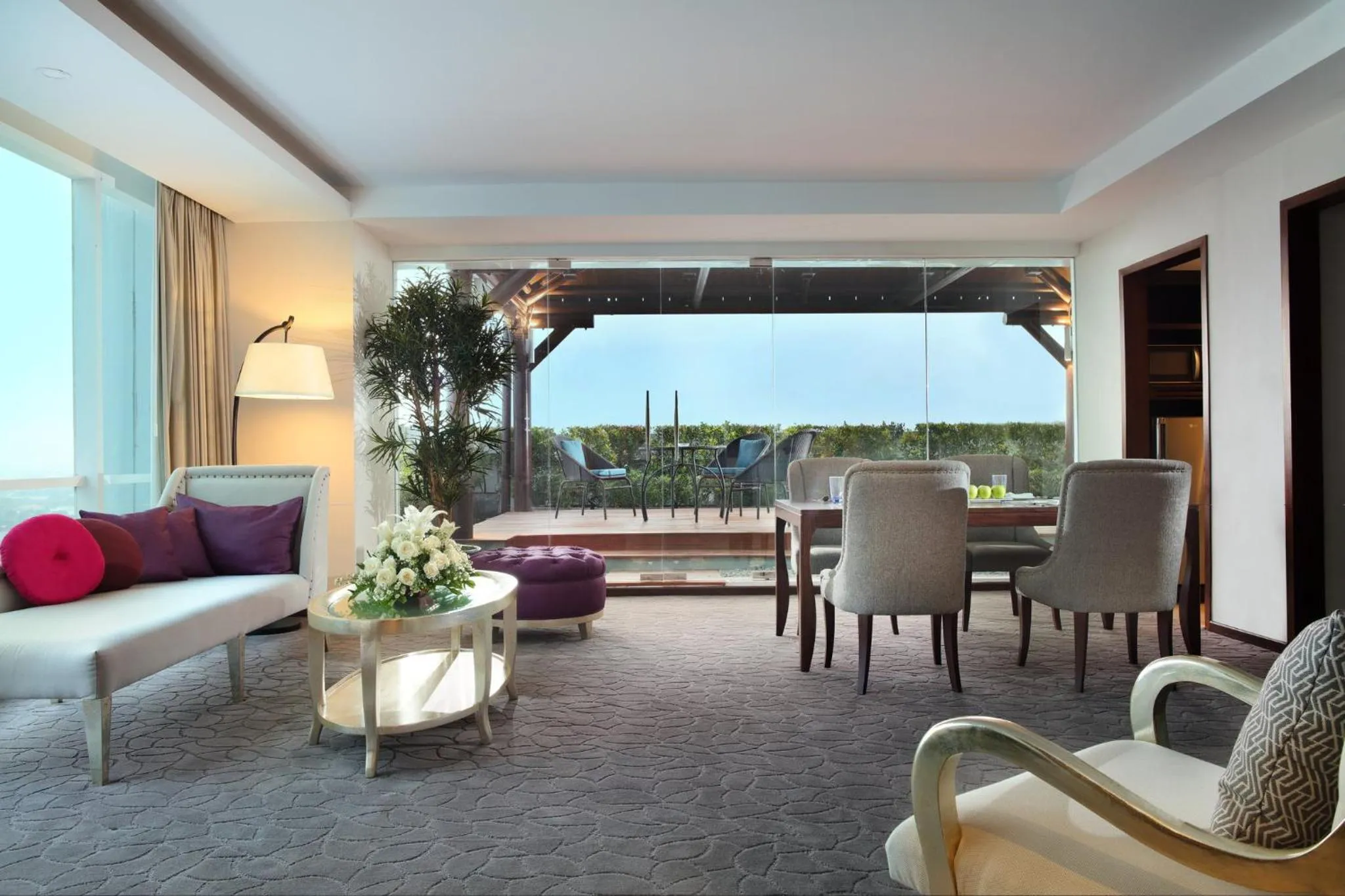 Photo of the whole room in Crowne Plaza Bandung by IHG