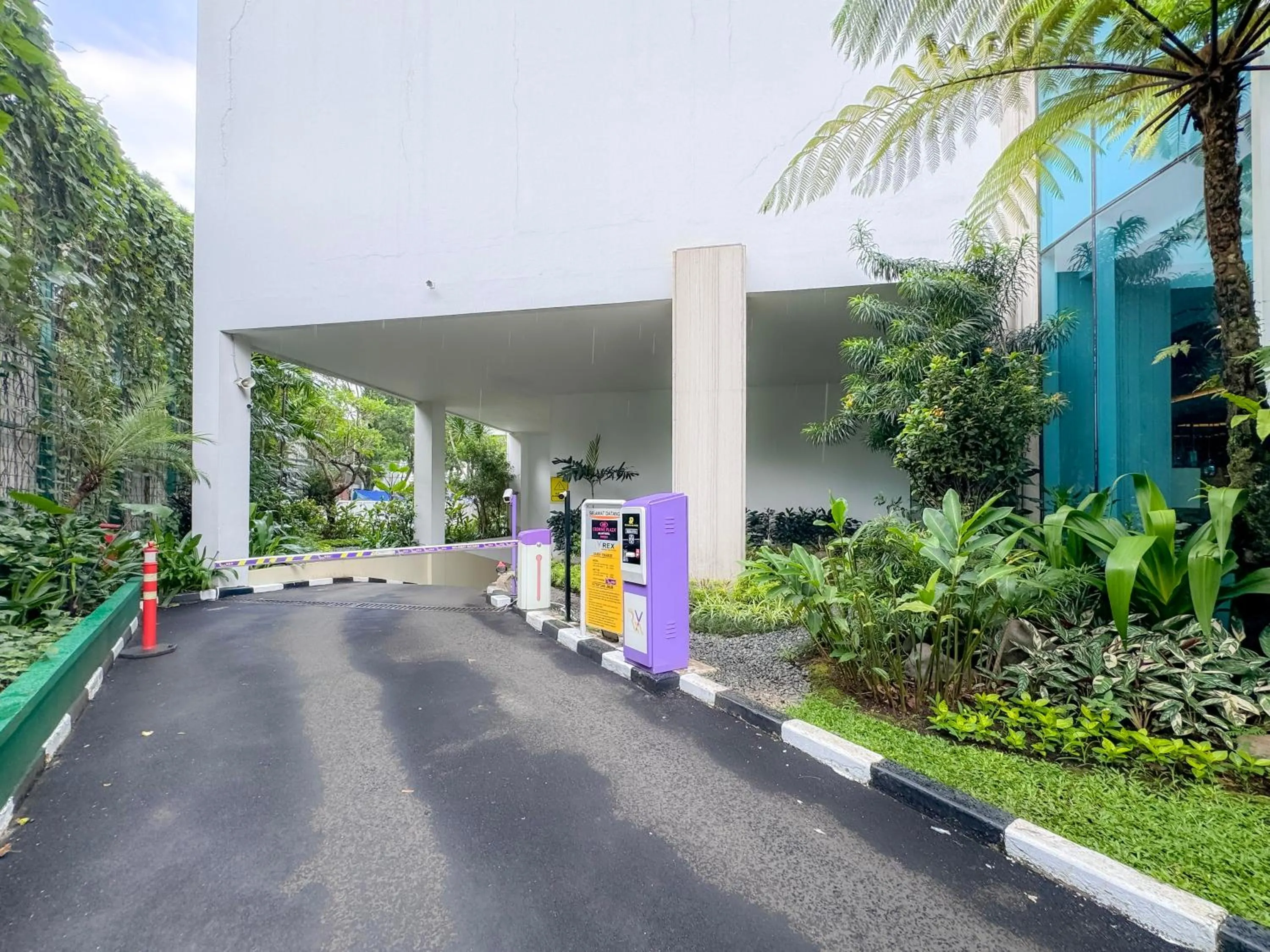 Parking in Crowne Plaza Bandung by IHG