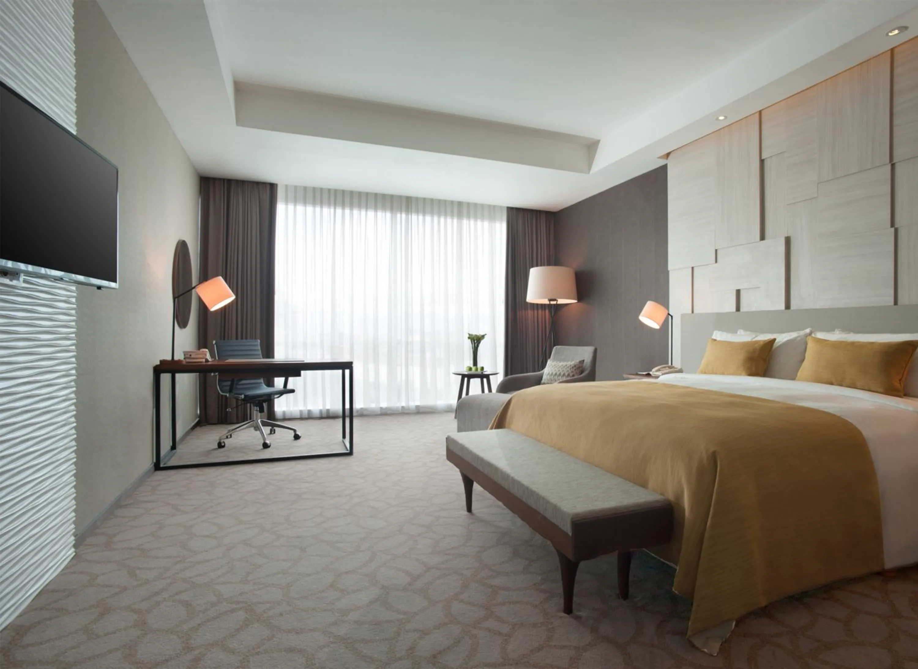 Photo of the whole room, Bed in Crowne Plaza Bandung by IHG