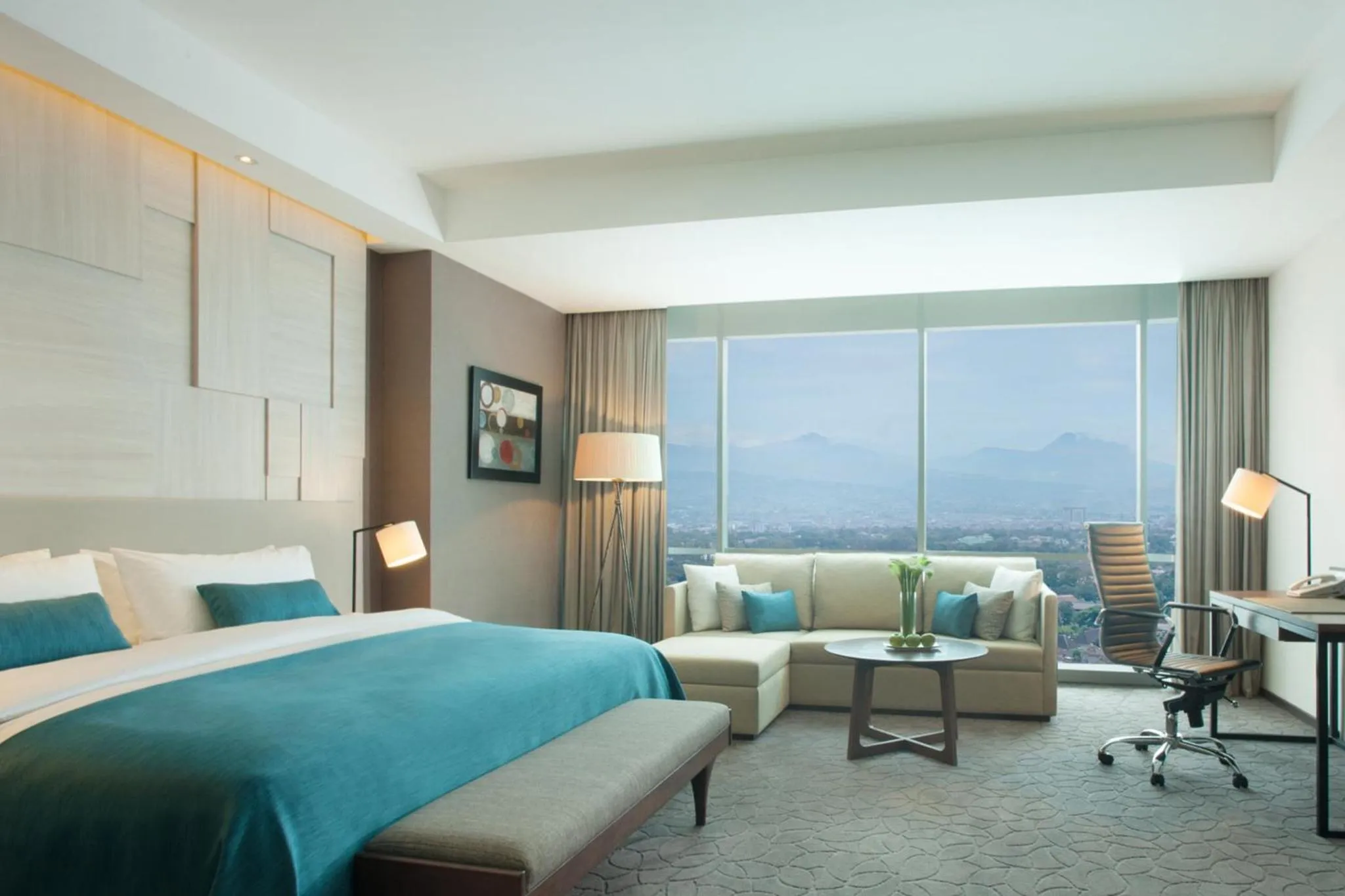Photo of the whole room, Bed in Crowne Plaza Bandung by IHG