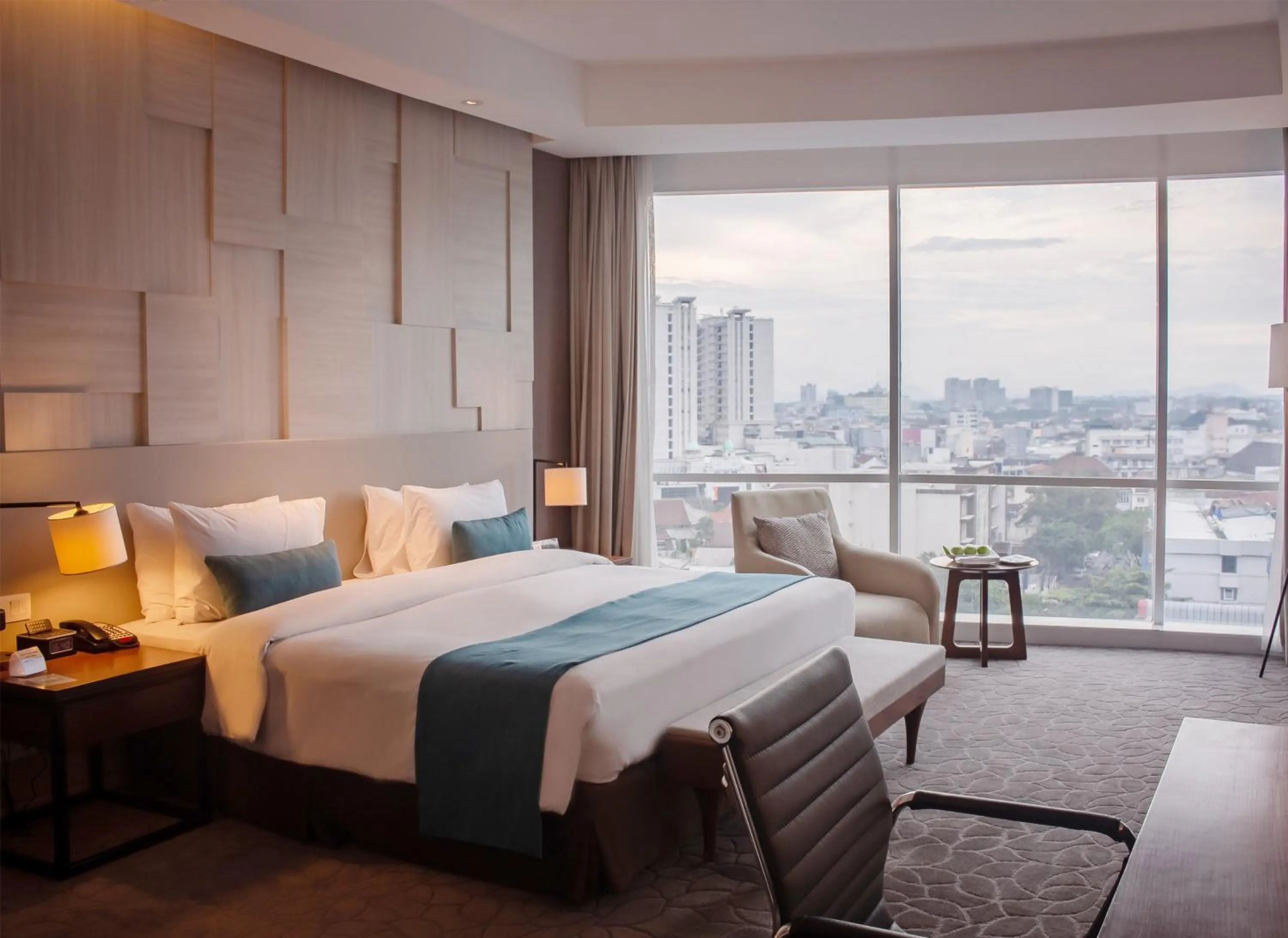 Photo of the whole room, Bed in Crowne Plaza Bandung by IHG