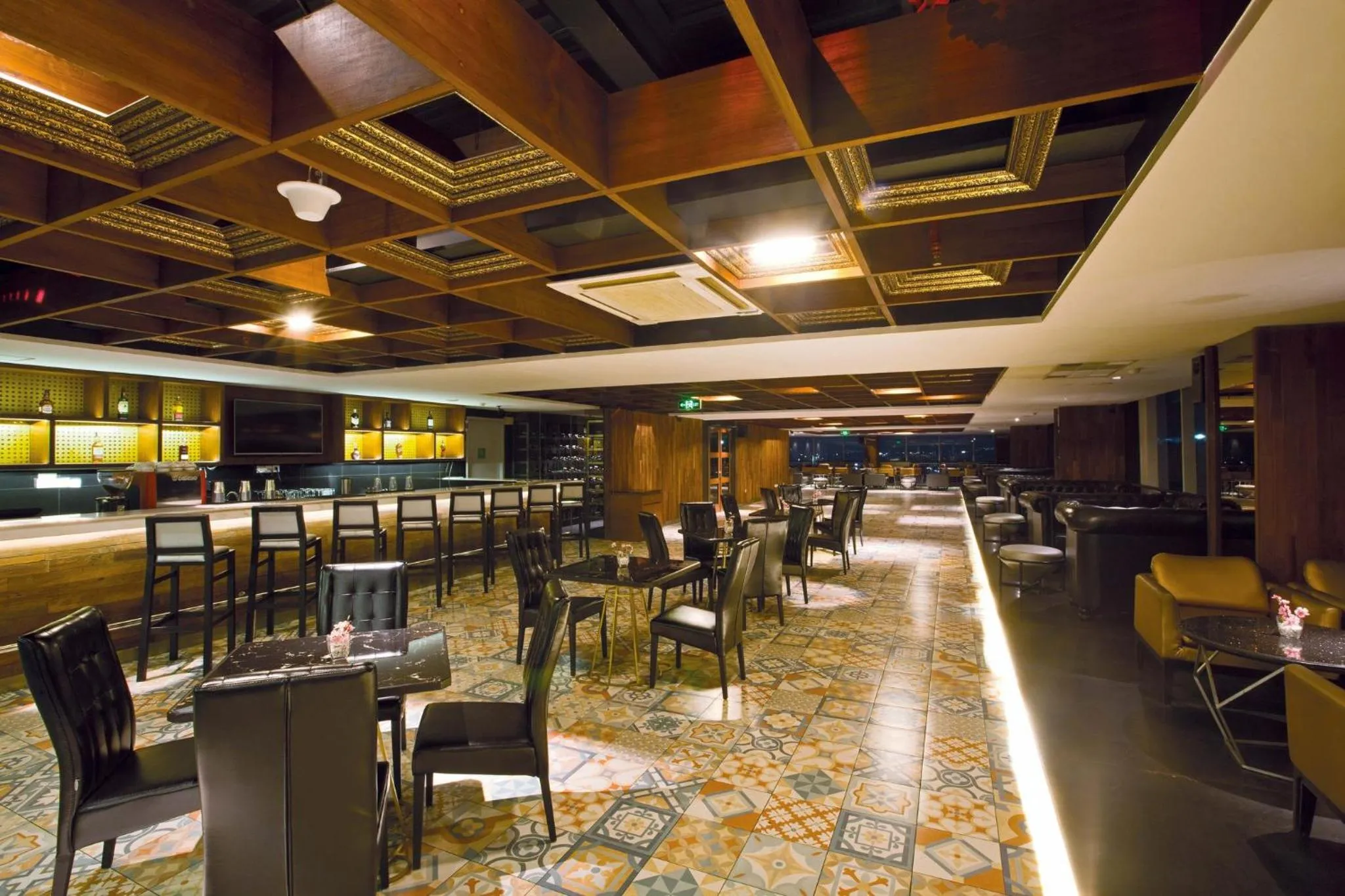 Restaurant/places to eat in Crowne Plaza Bandung by IHG