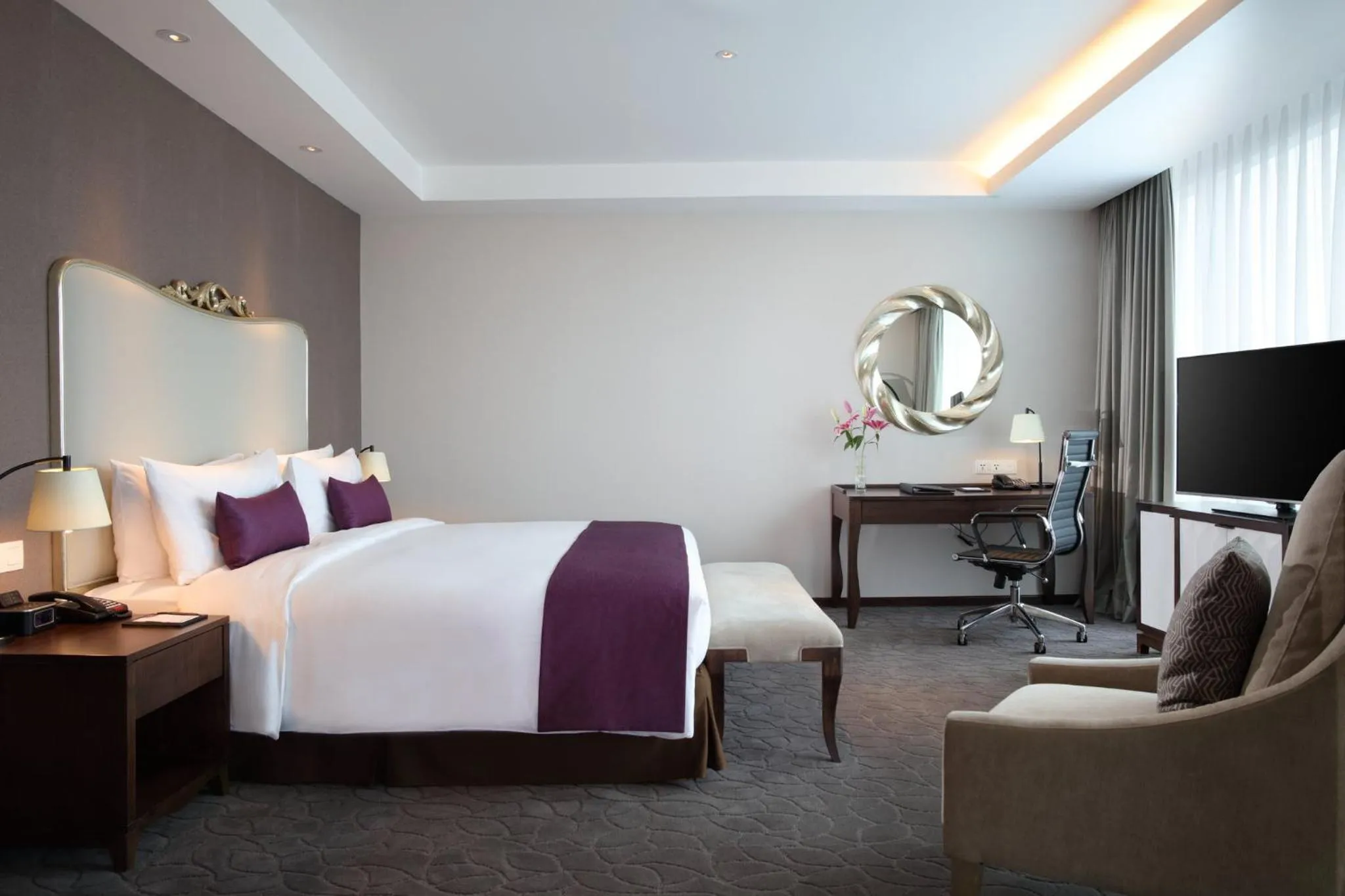 Photo of the whole room, Bed in Crowne Plaza Bandung by IHG