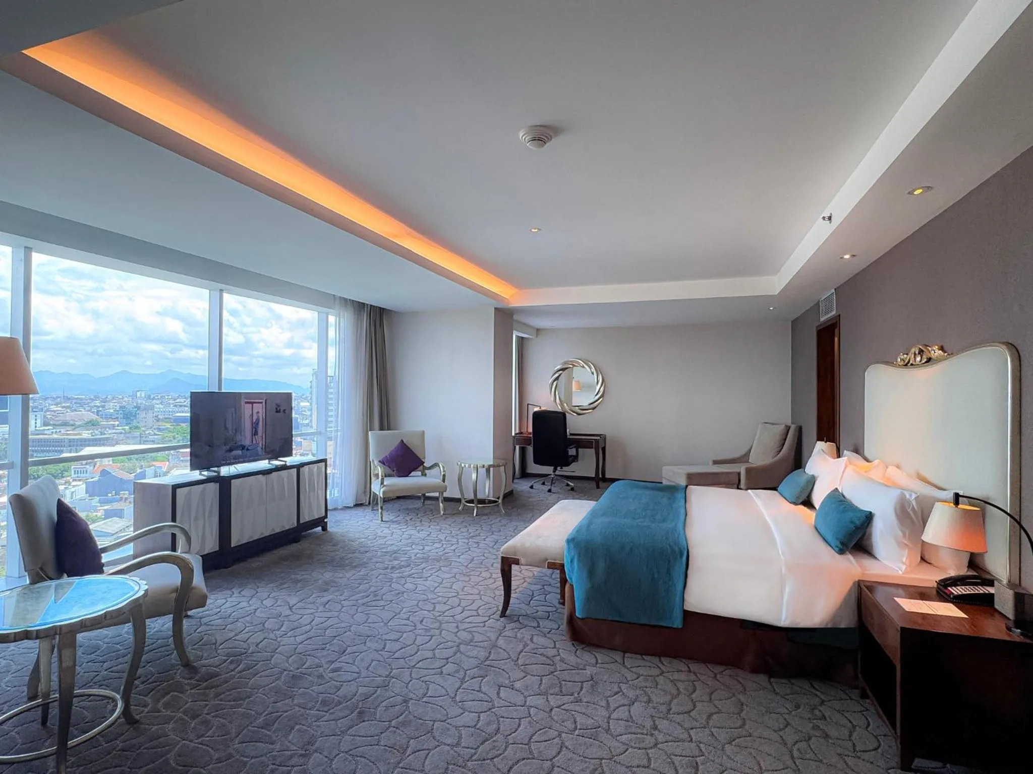 Photo of the whole room in Crowne Plaza Bandung by IHG